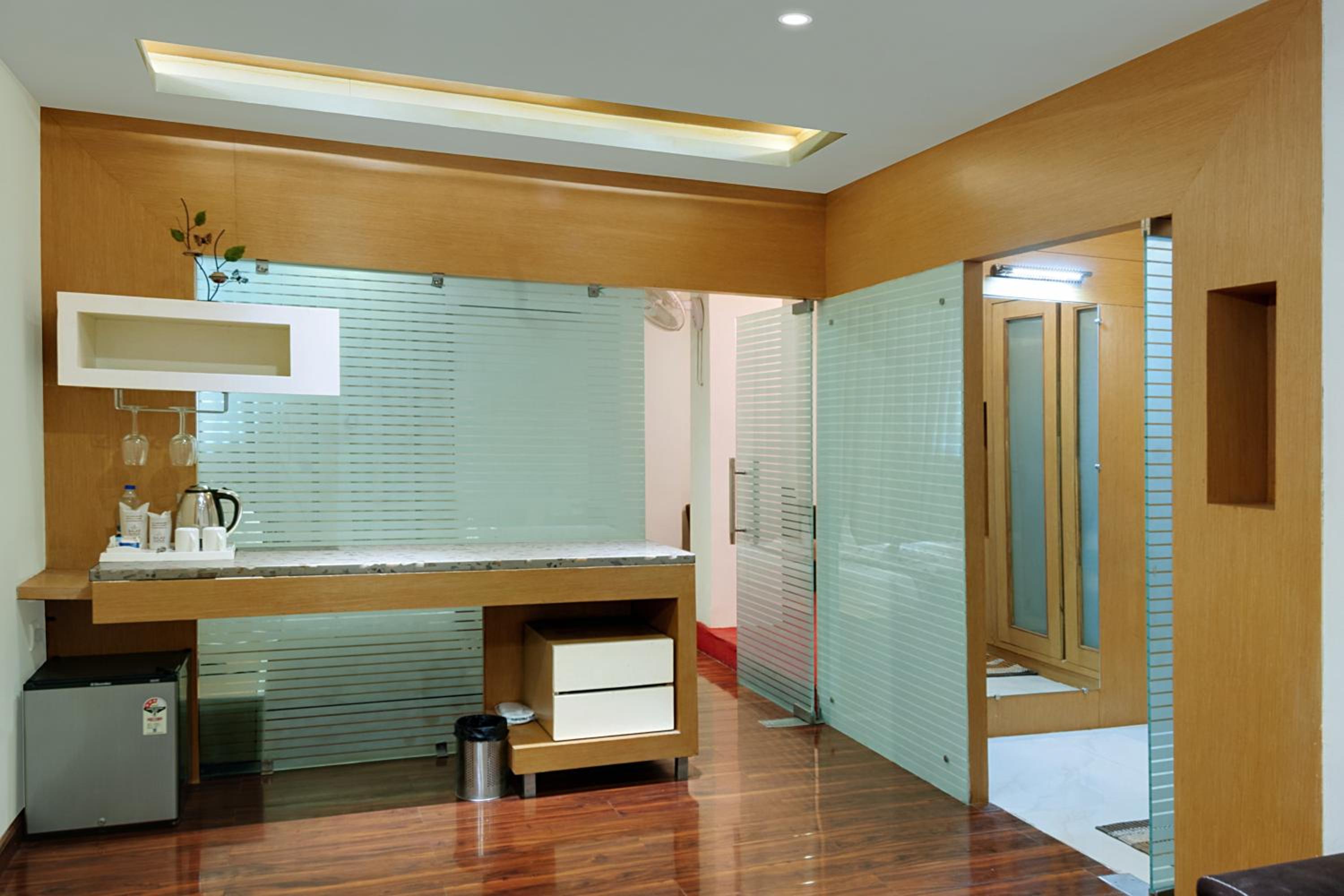 Honeymoon Suite - Photo 4