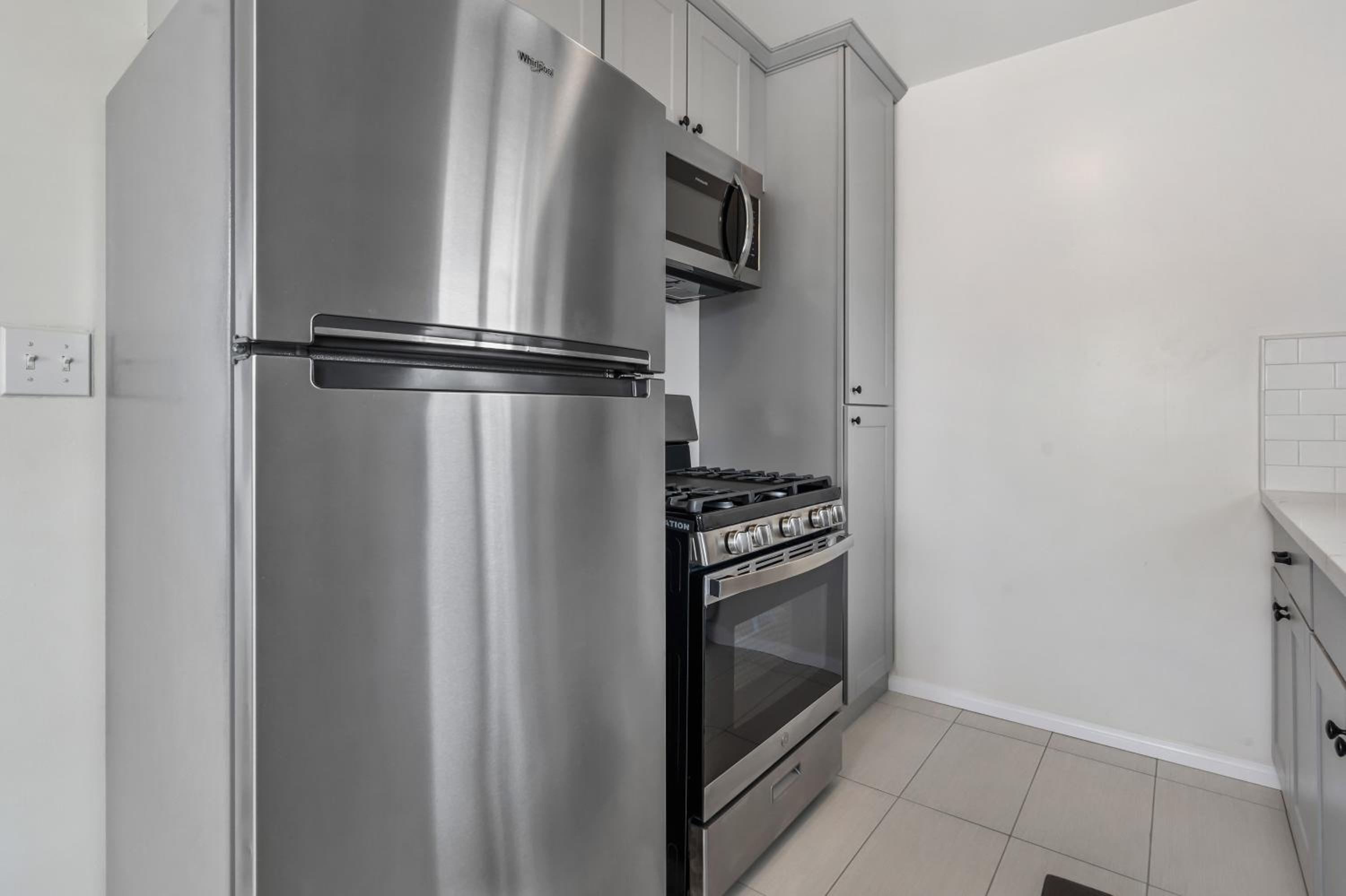 One-Bedroom Apartment photo 2