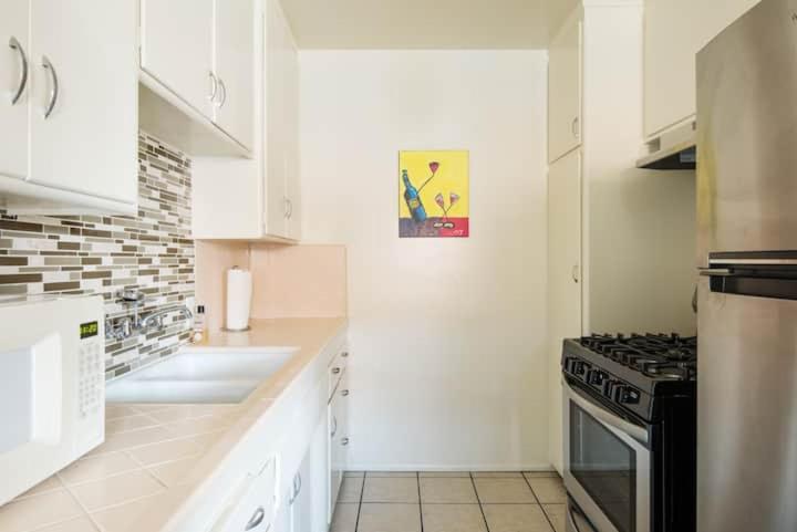One-Bedroom Apartment photo 2