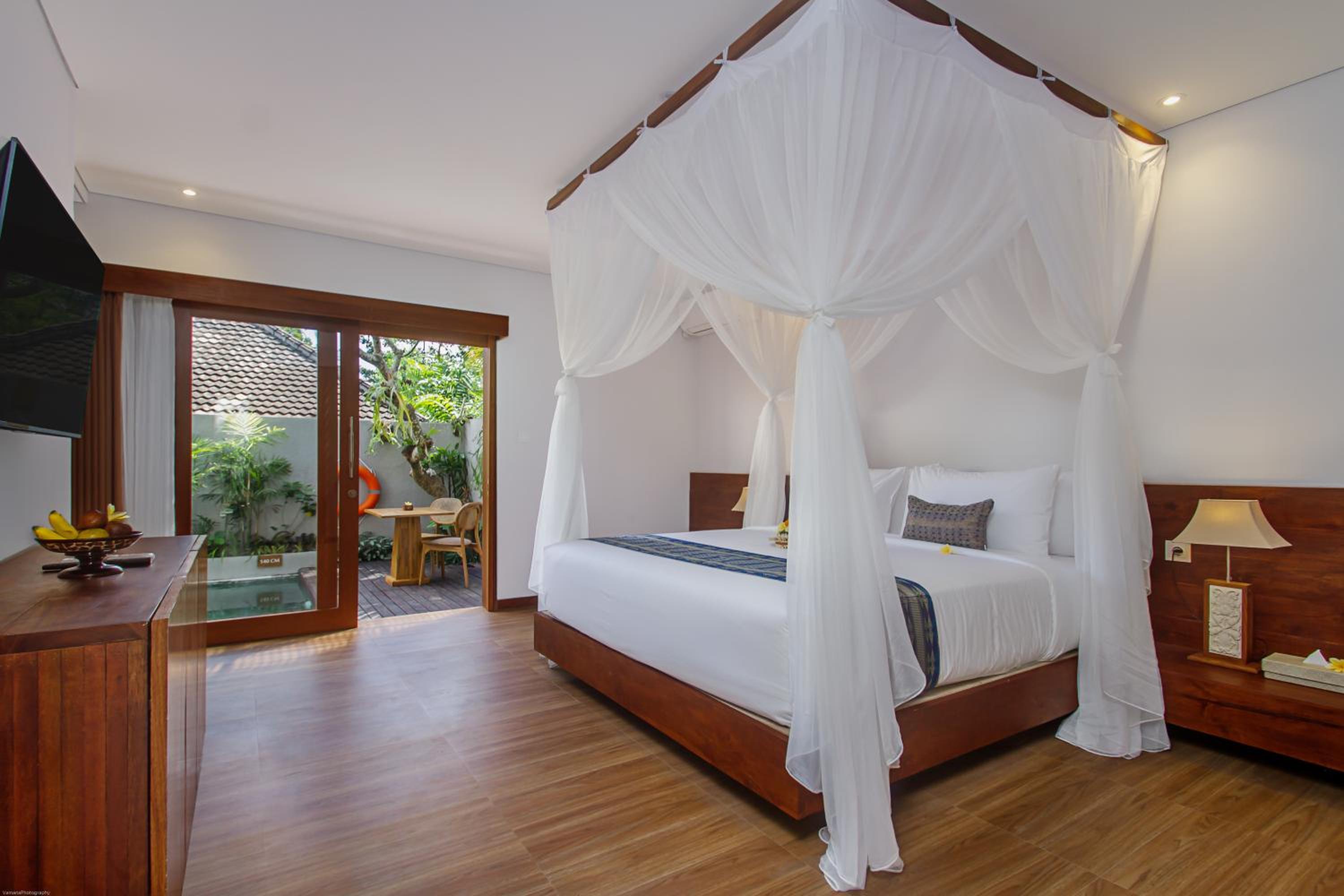 Two-Bedroom Villa - Photo 9