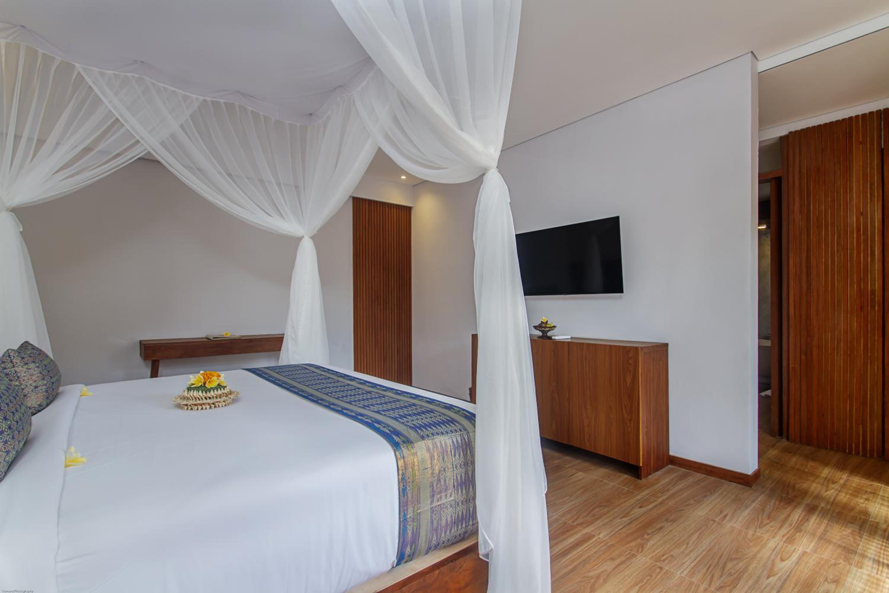Two-Bedroom Villa - Photo 8
