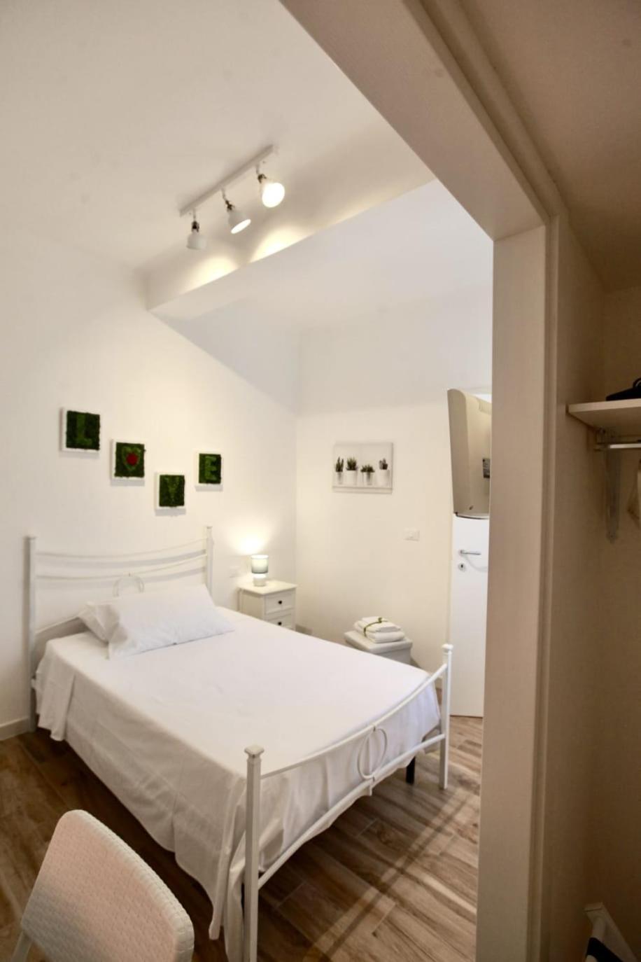 Small Double Room photo 1