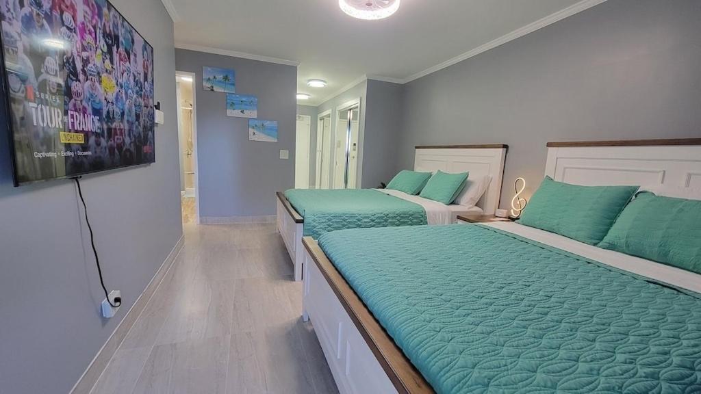 Waikiki Condo 2 Bedrooms 2 Bathrooms with 1 free parking space: Two-Bedroom Apartment photo