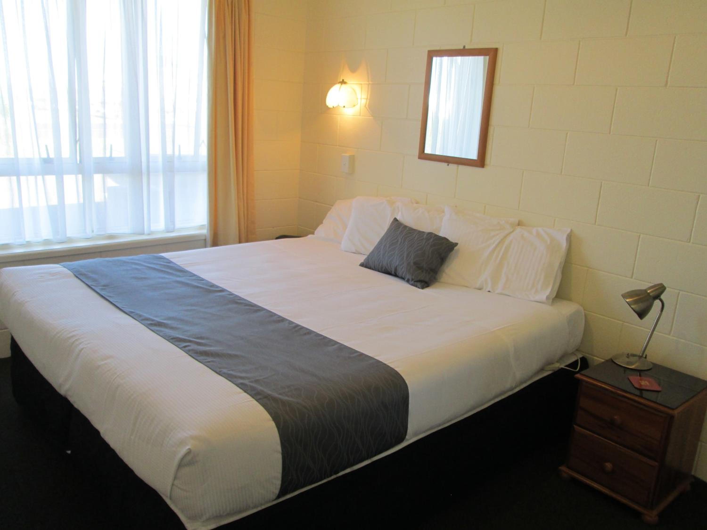 One-Bedroom Apartment - Photo 1