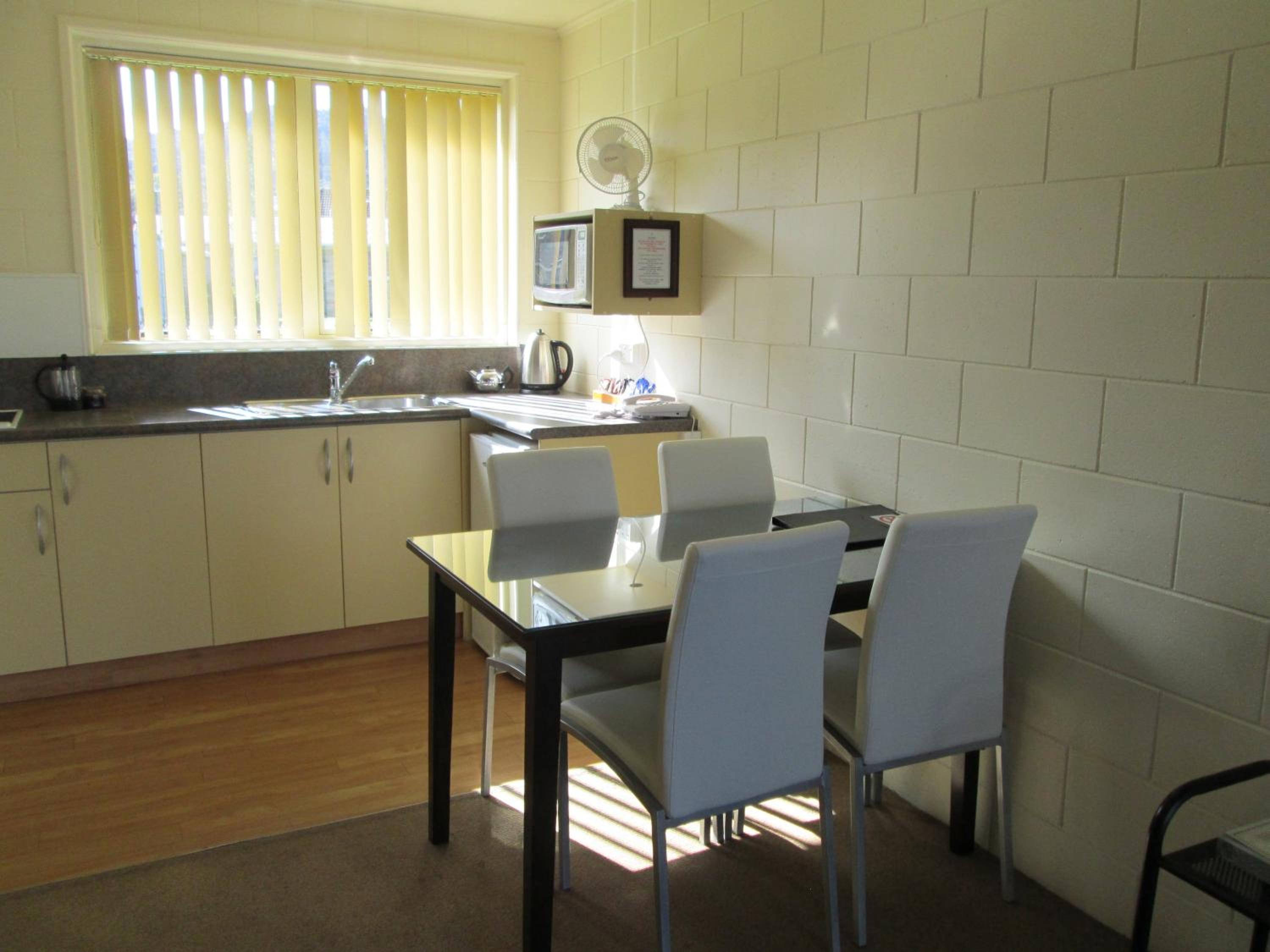 One-Bedroom Apartment - Photo 2