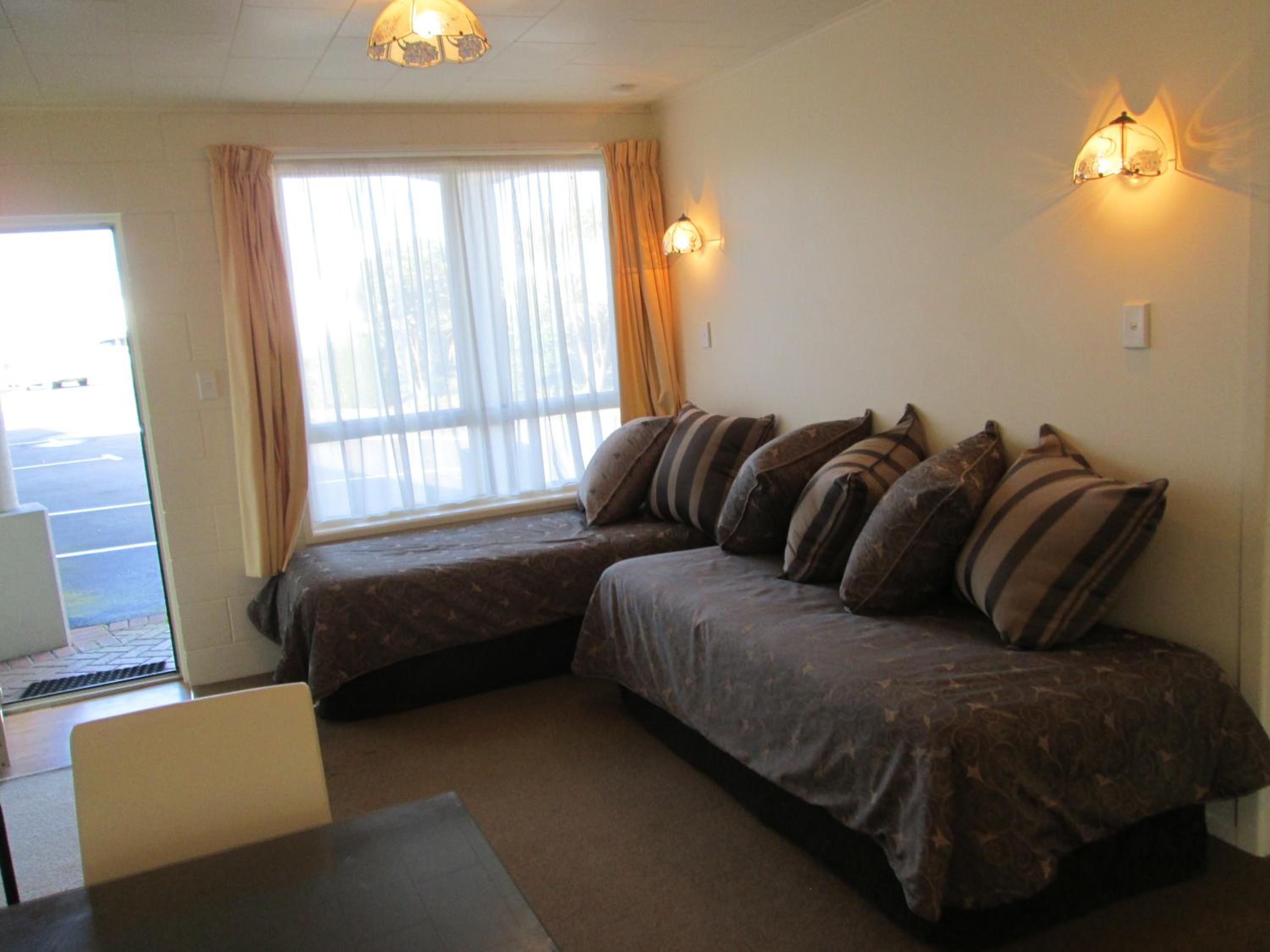 One-Bedroom Apartment - Photo 4