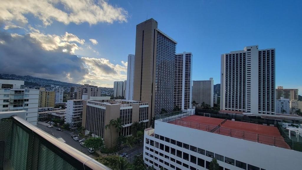 Waikiki Condo 2 Bedrooms 2 Bathrooms with 1 free parking space: Two-Bedroom Apartment photo