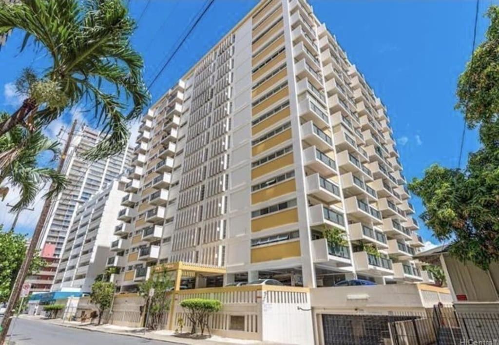 Waikiki Condo 2 Bedrooms 2 Bathrooms with 1 free parking space: Two-Bedroom Apartment photo