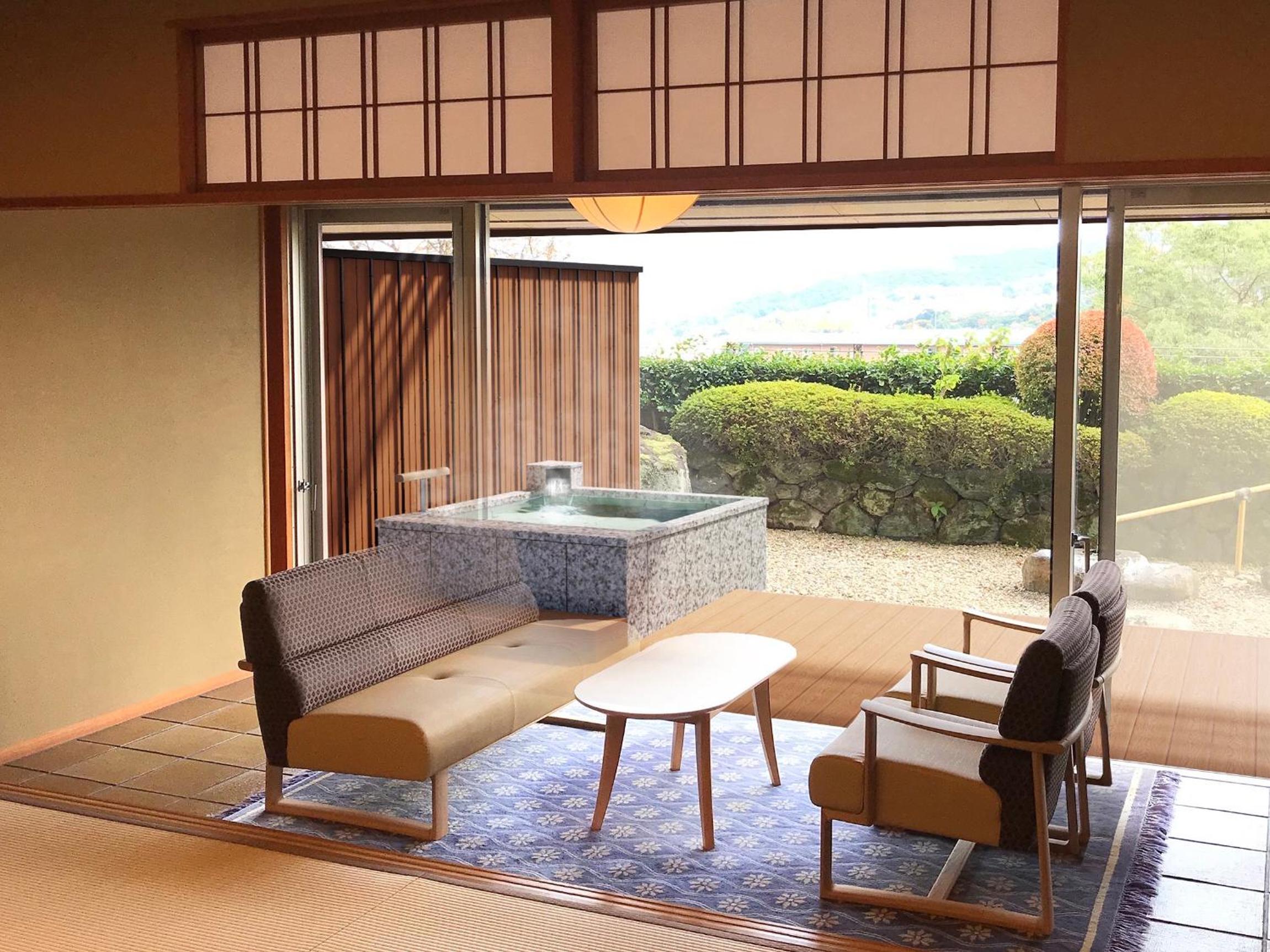 Superior Family Room photo 2