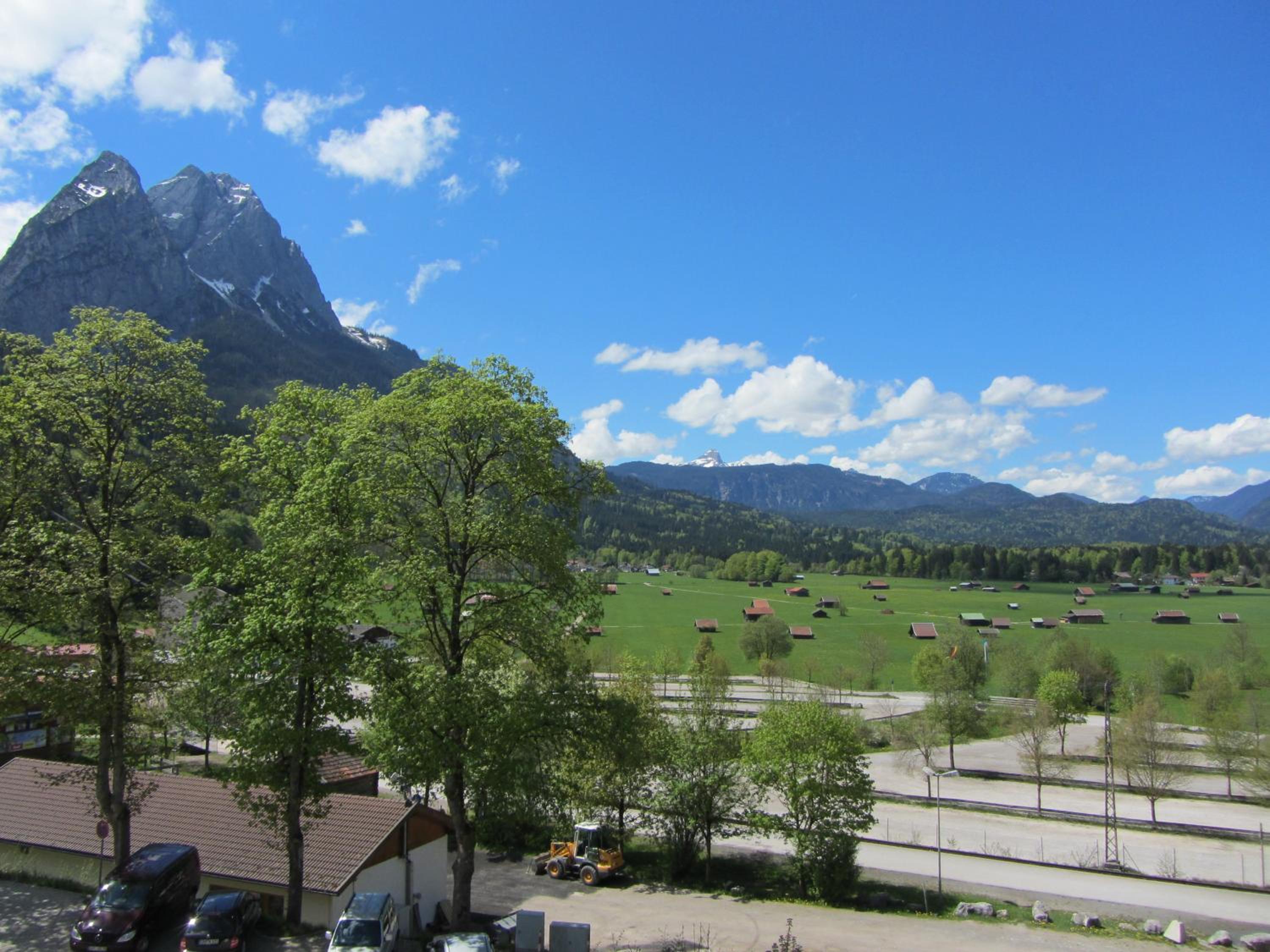 Superior One-Bedroom Apartment with Mountain View photo 2