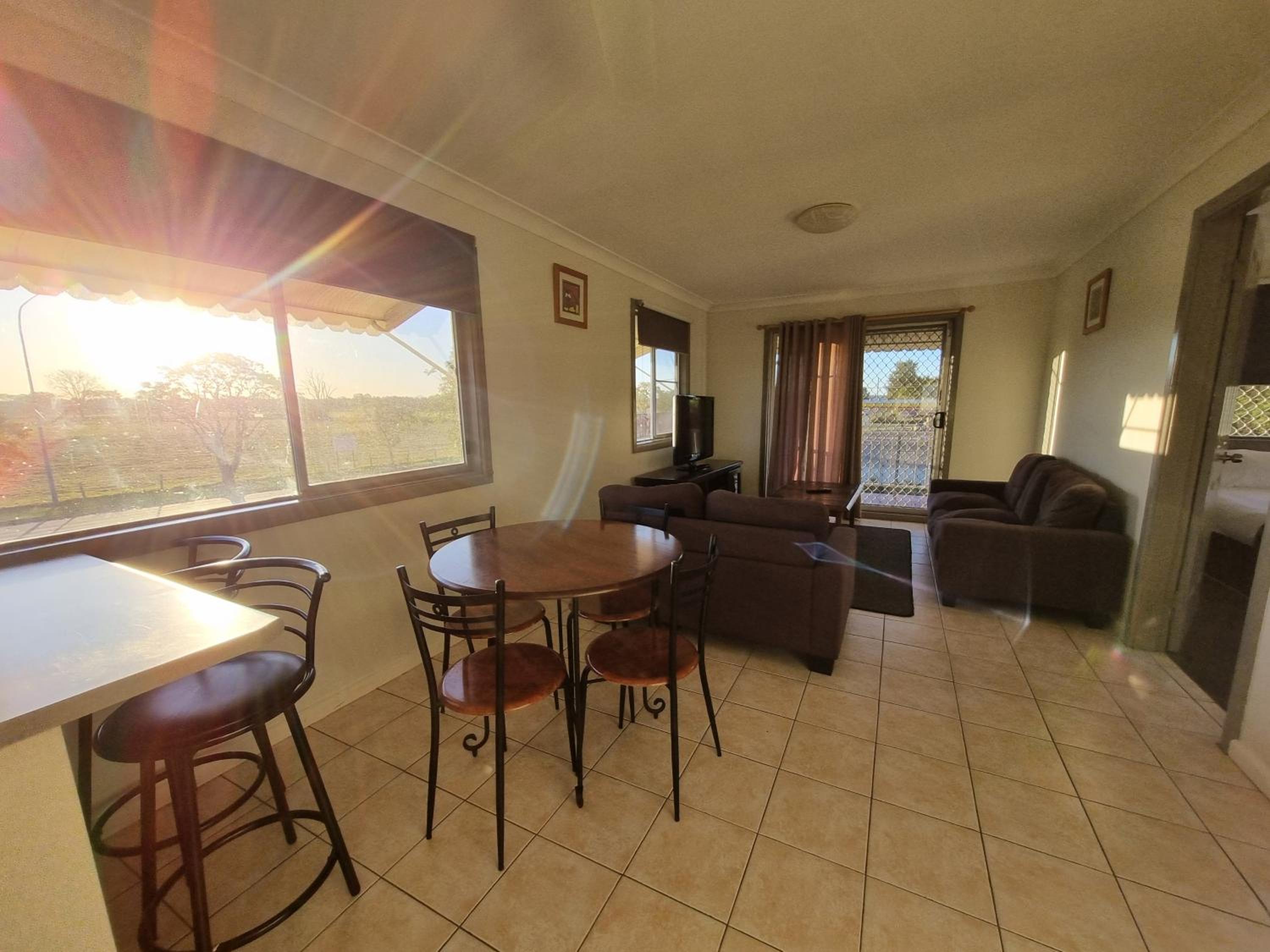 Apartment with Balcony - Photo 5