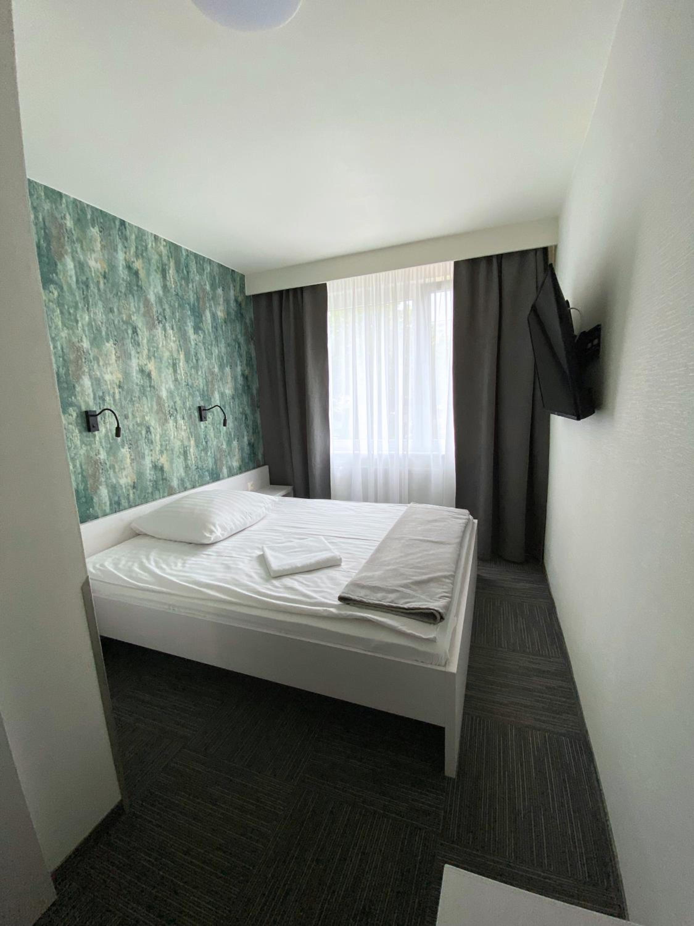 Small Double Room - Photo 5