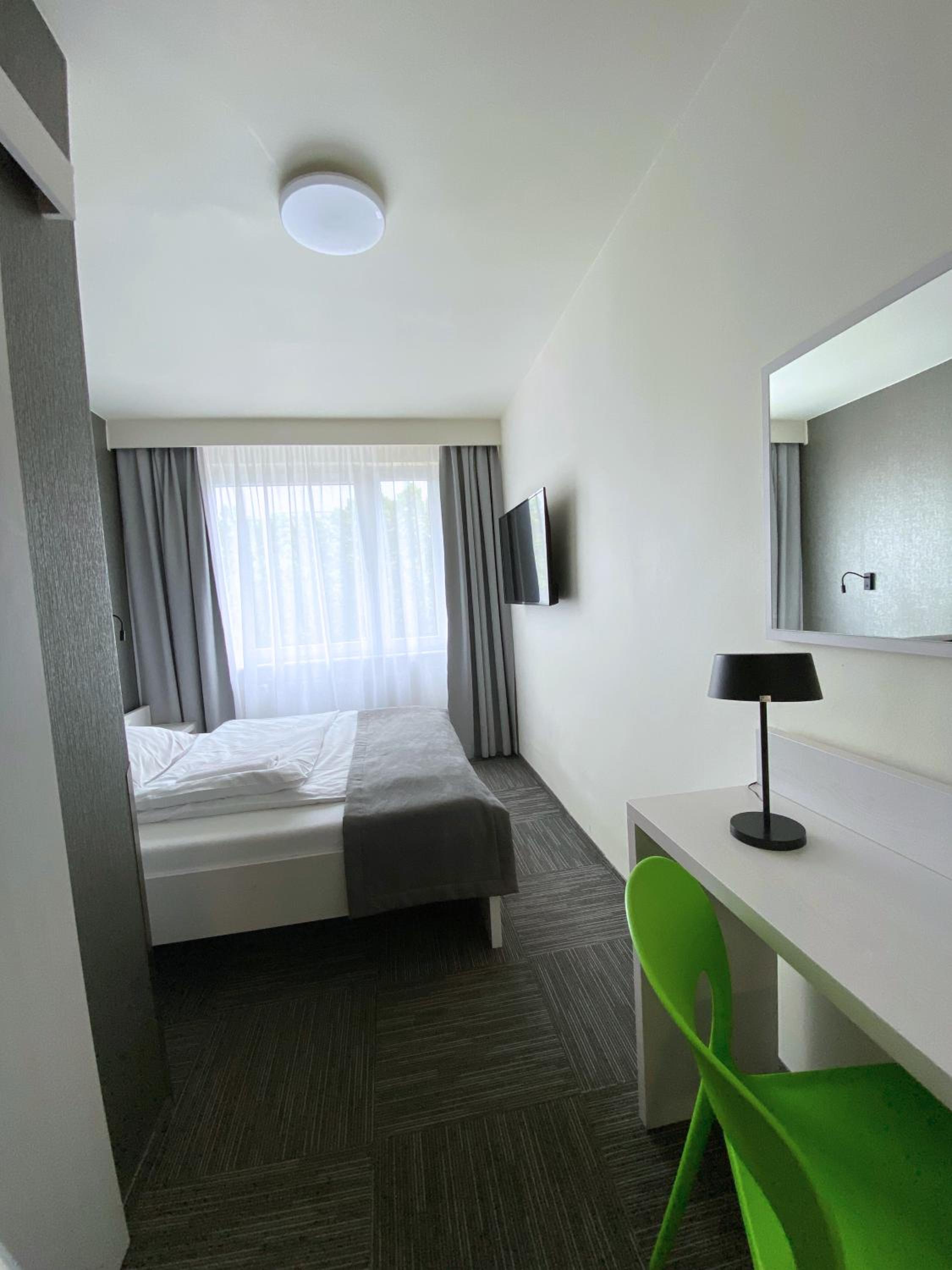 Small Double Room - Photo 4