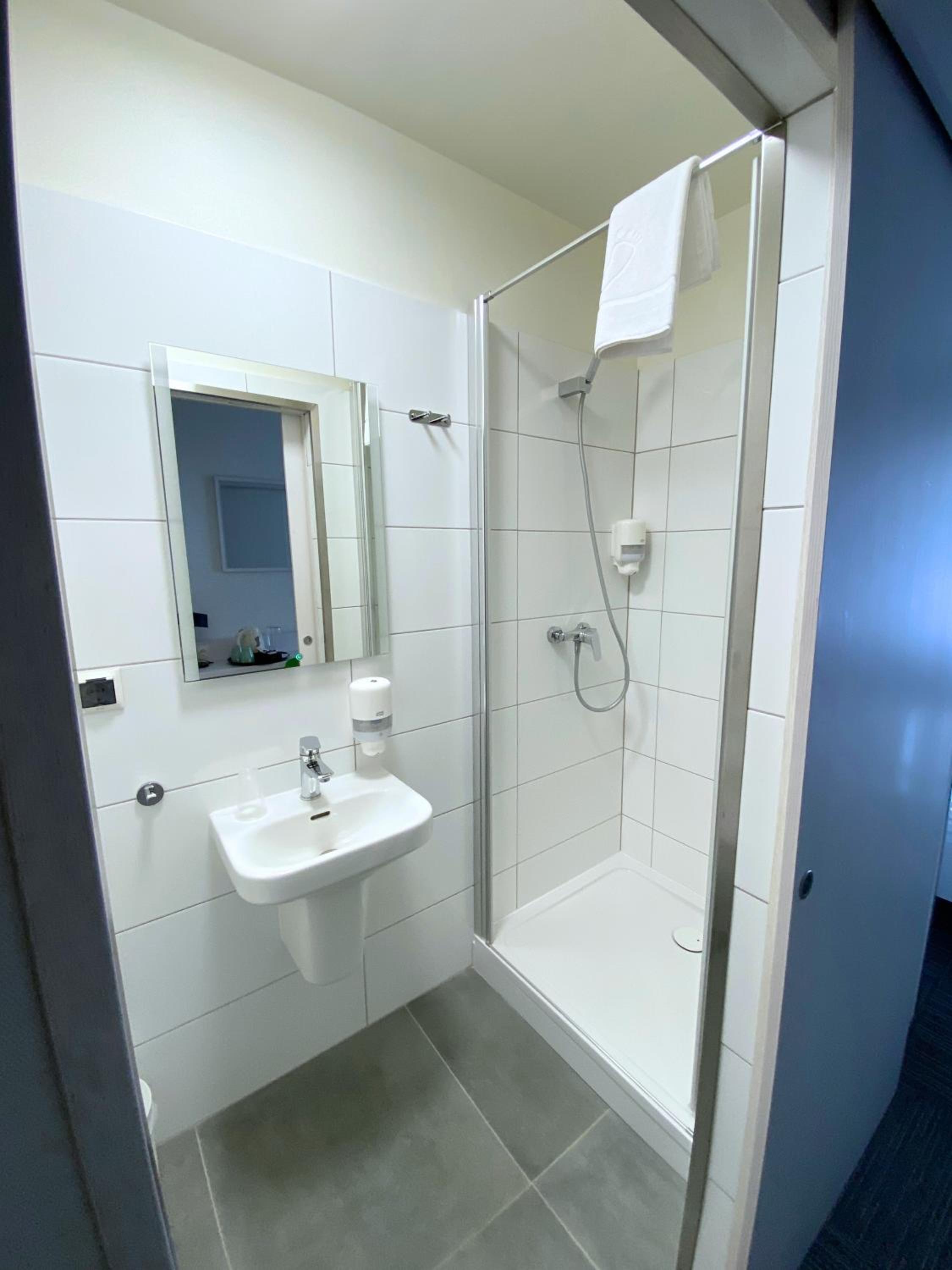 Small Double Room - Photo 2