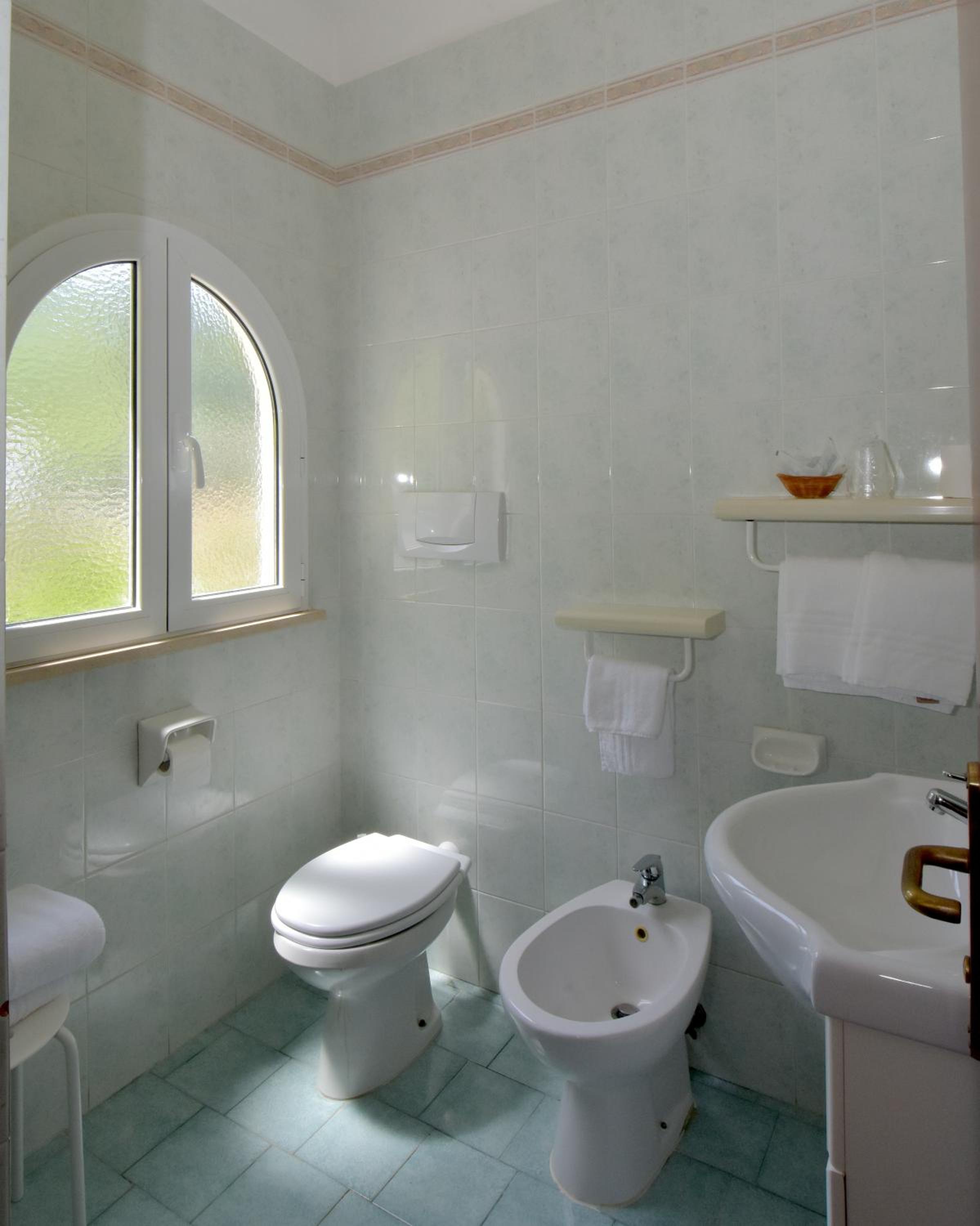 Standard Double Room - Photo 5