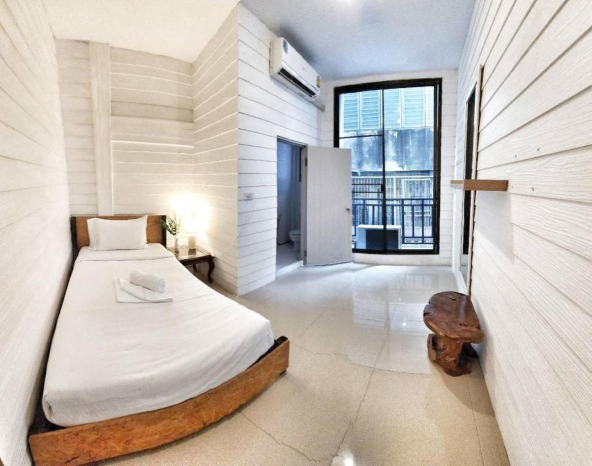 Single Room with Private Bathroom photo 2