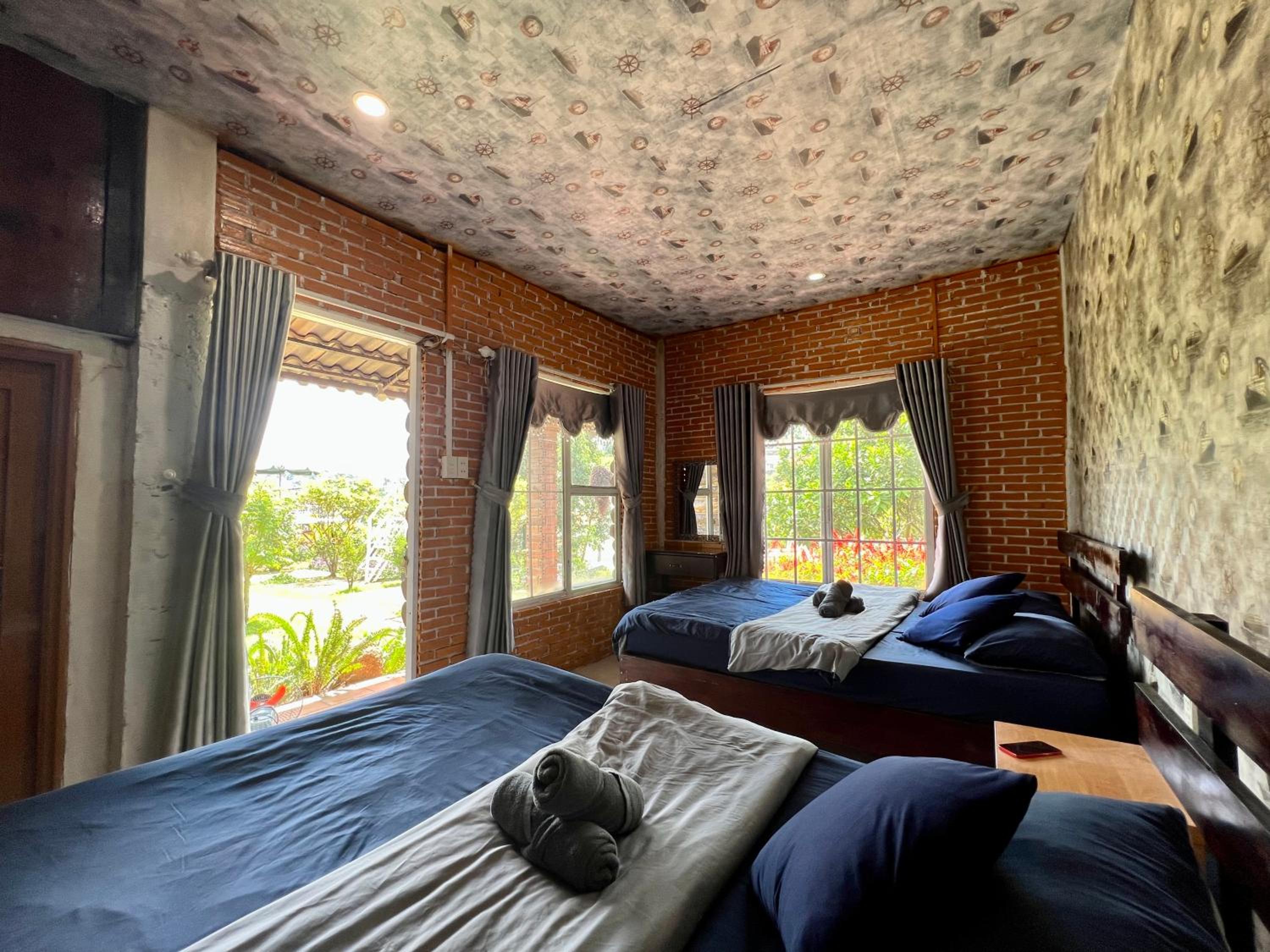 Family Room With Garden View photo 1
