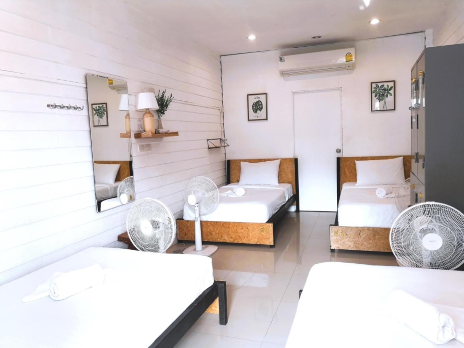 Bed in 4-Bed Female Dormitory Room photo 1