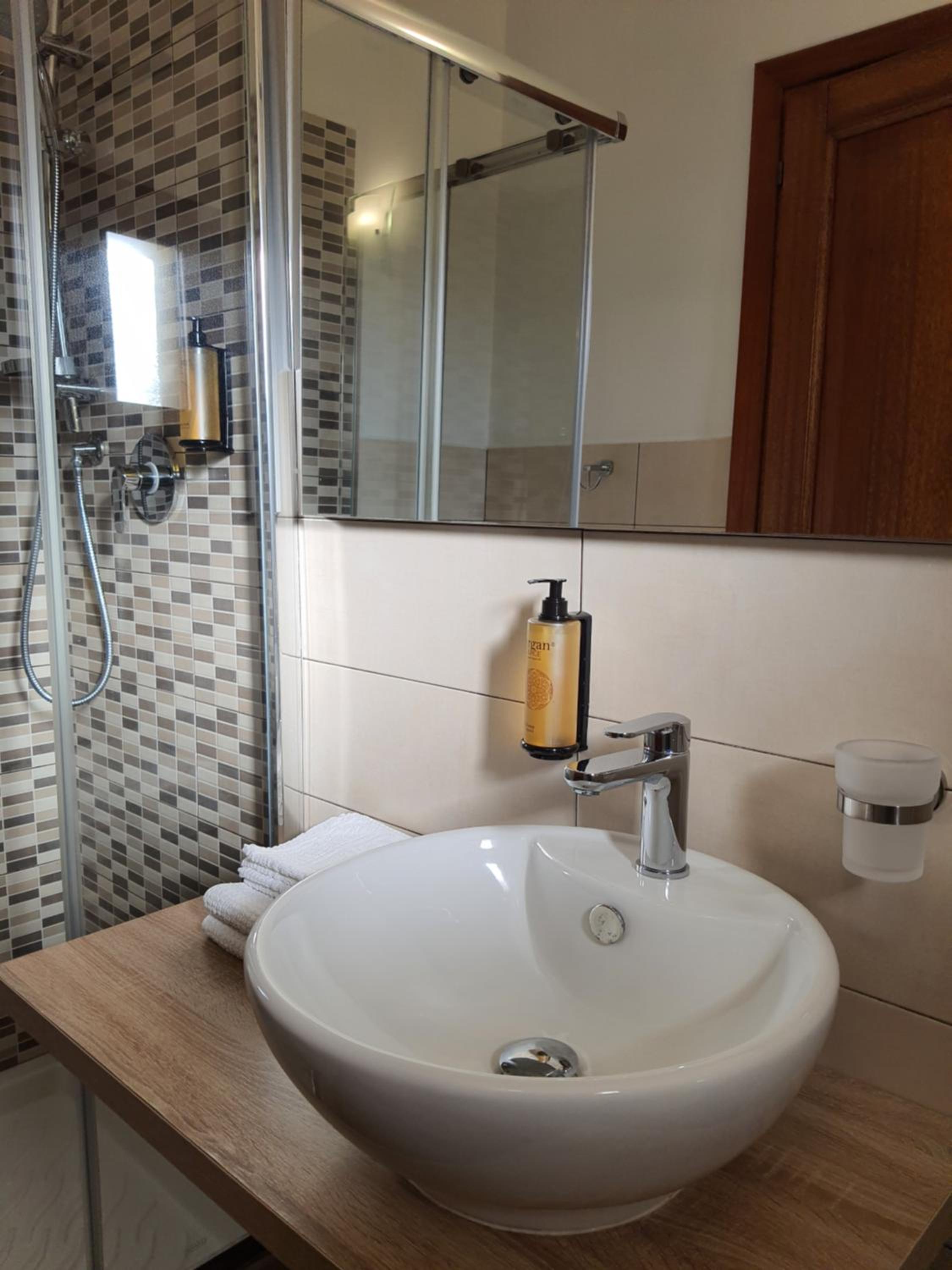 Deluxe Double or Twin Room with City View photo 2