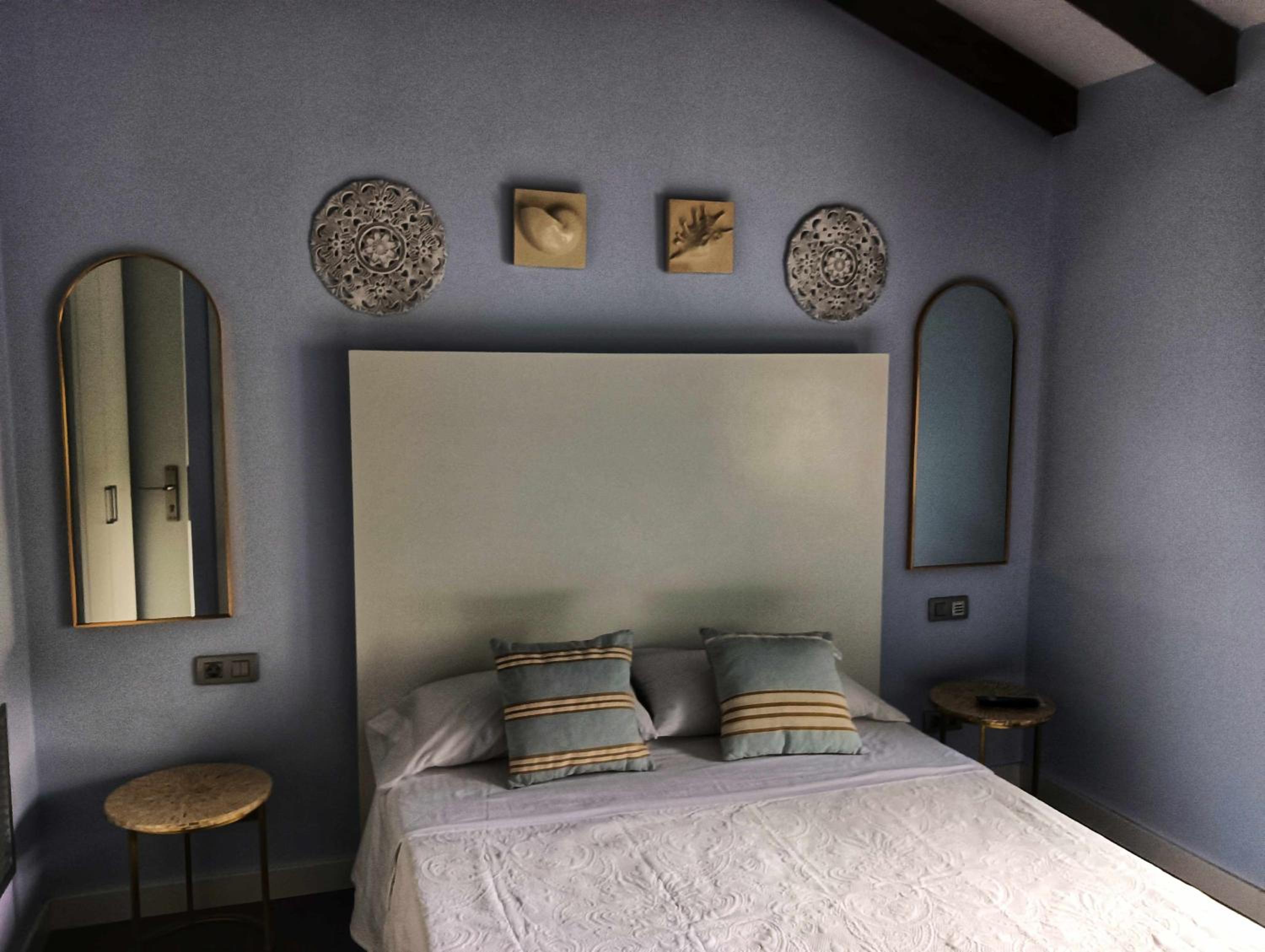 Queen Room - Disability Access - Photo 1