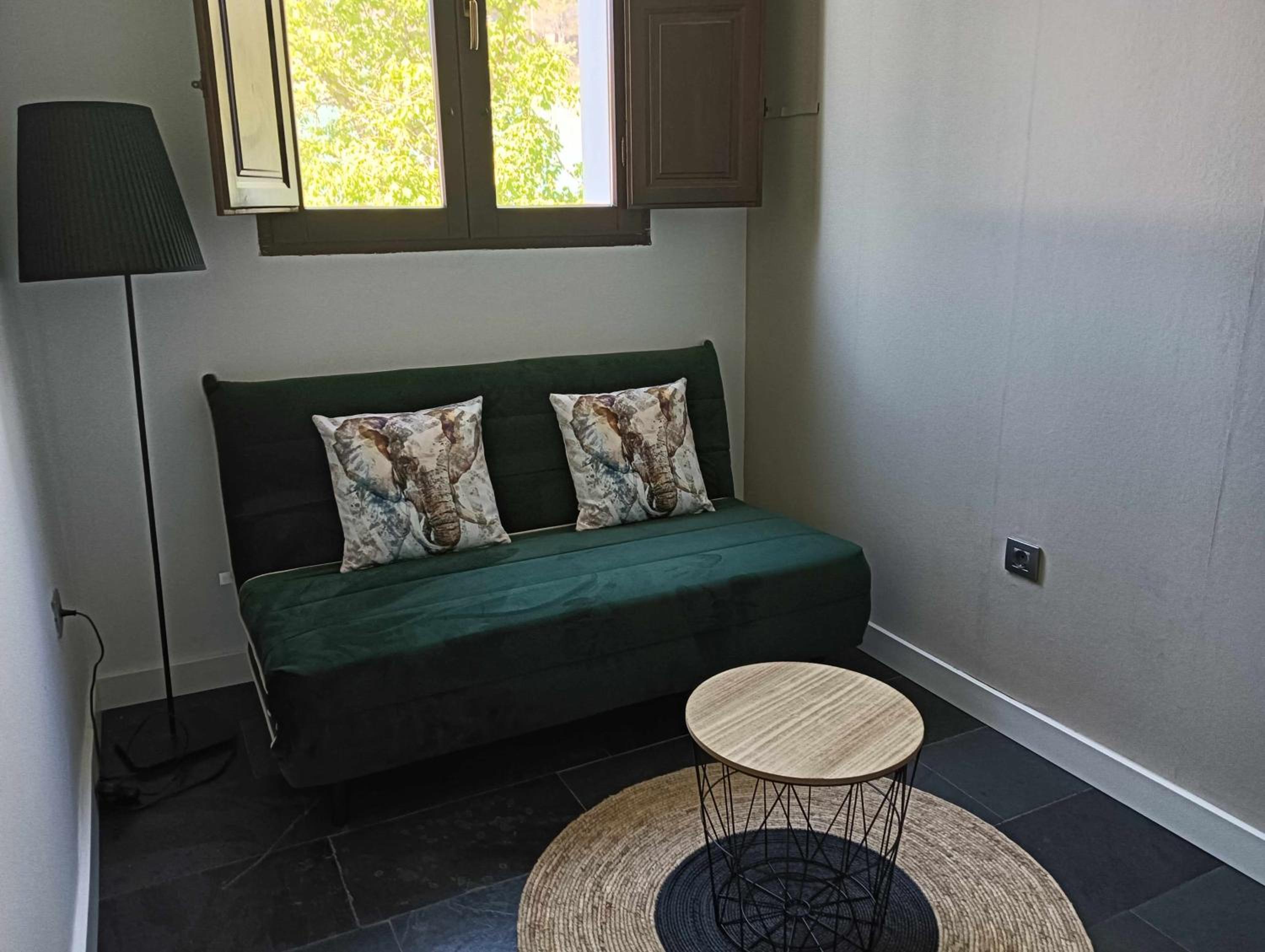 Deluxe Double Room with Extra Bed - Photo 4