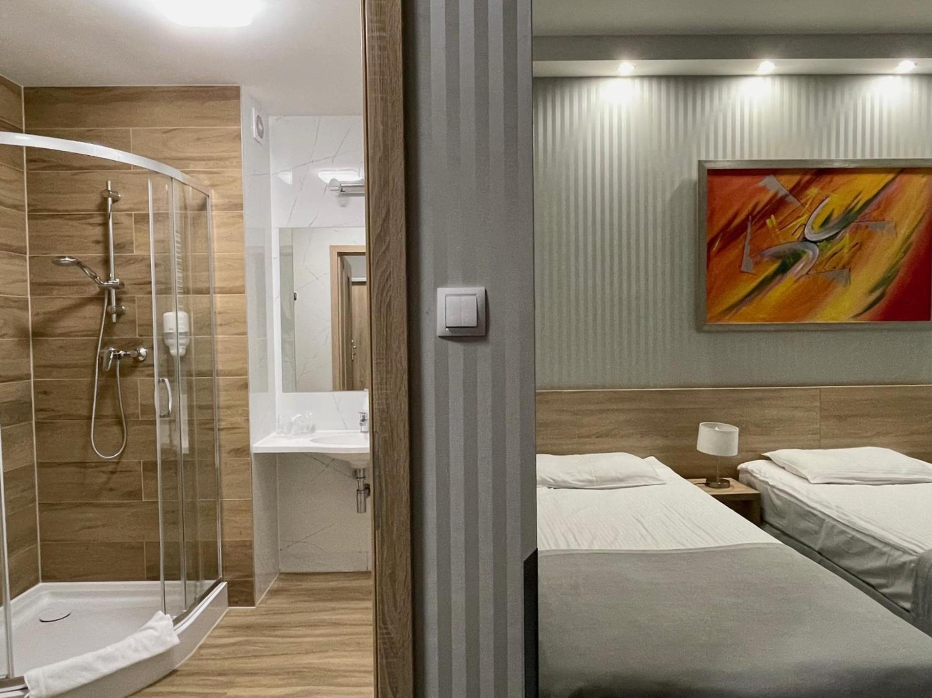 Double Room with internal view (non-opening window with indoor pool view) photo 3