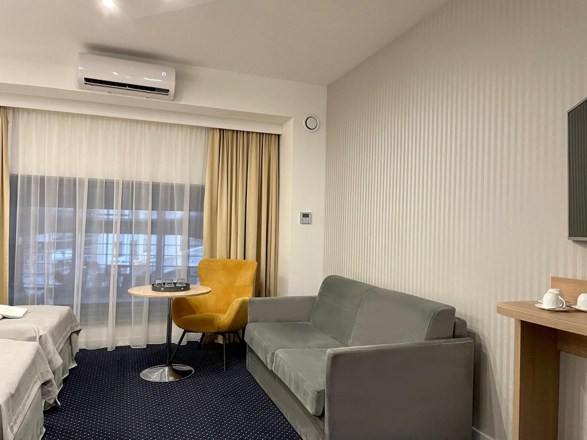 Double Room with internal view (non-opening window with indoor pool view)