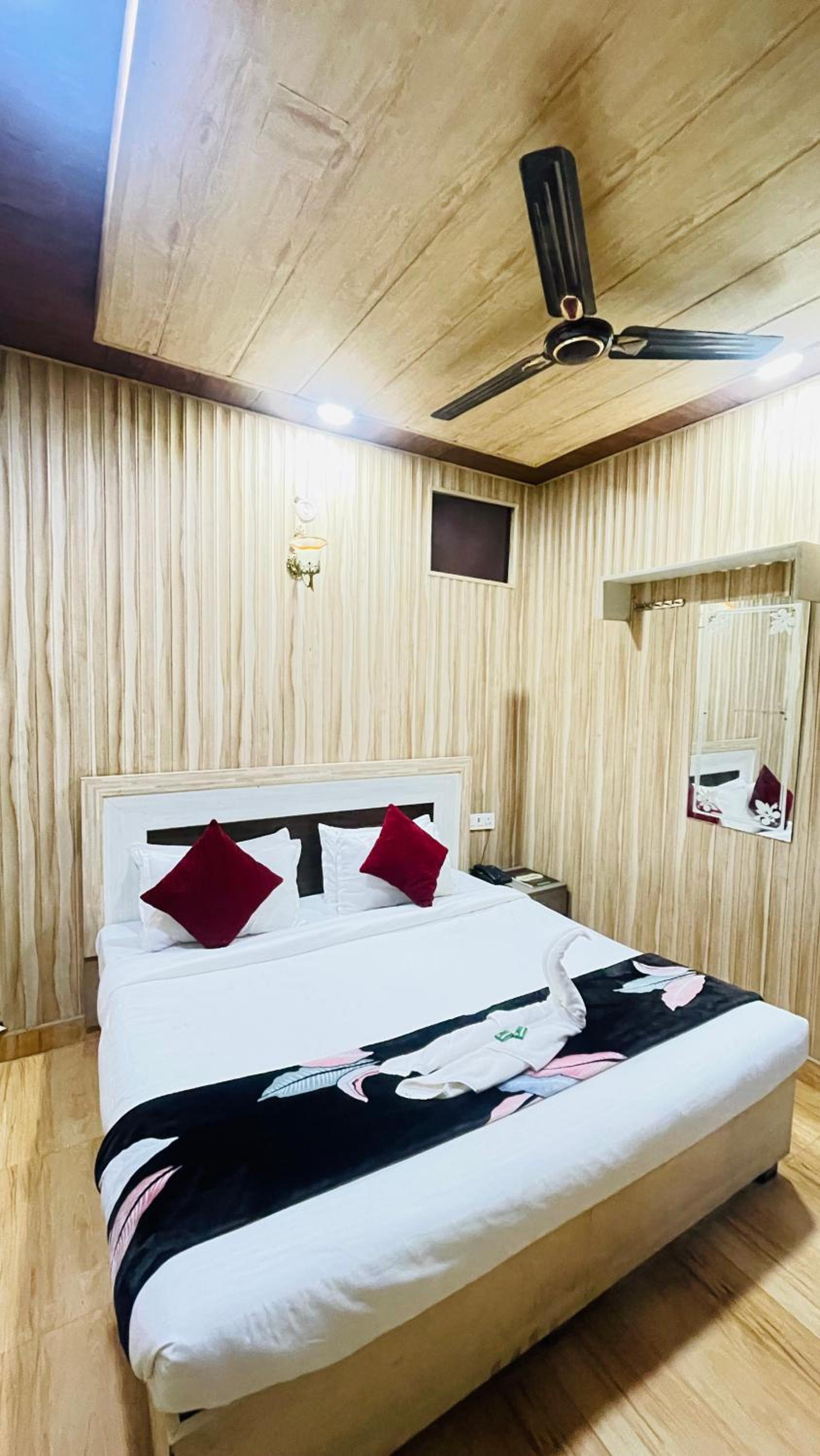 Standard Double Room With Fan, photo 7