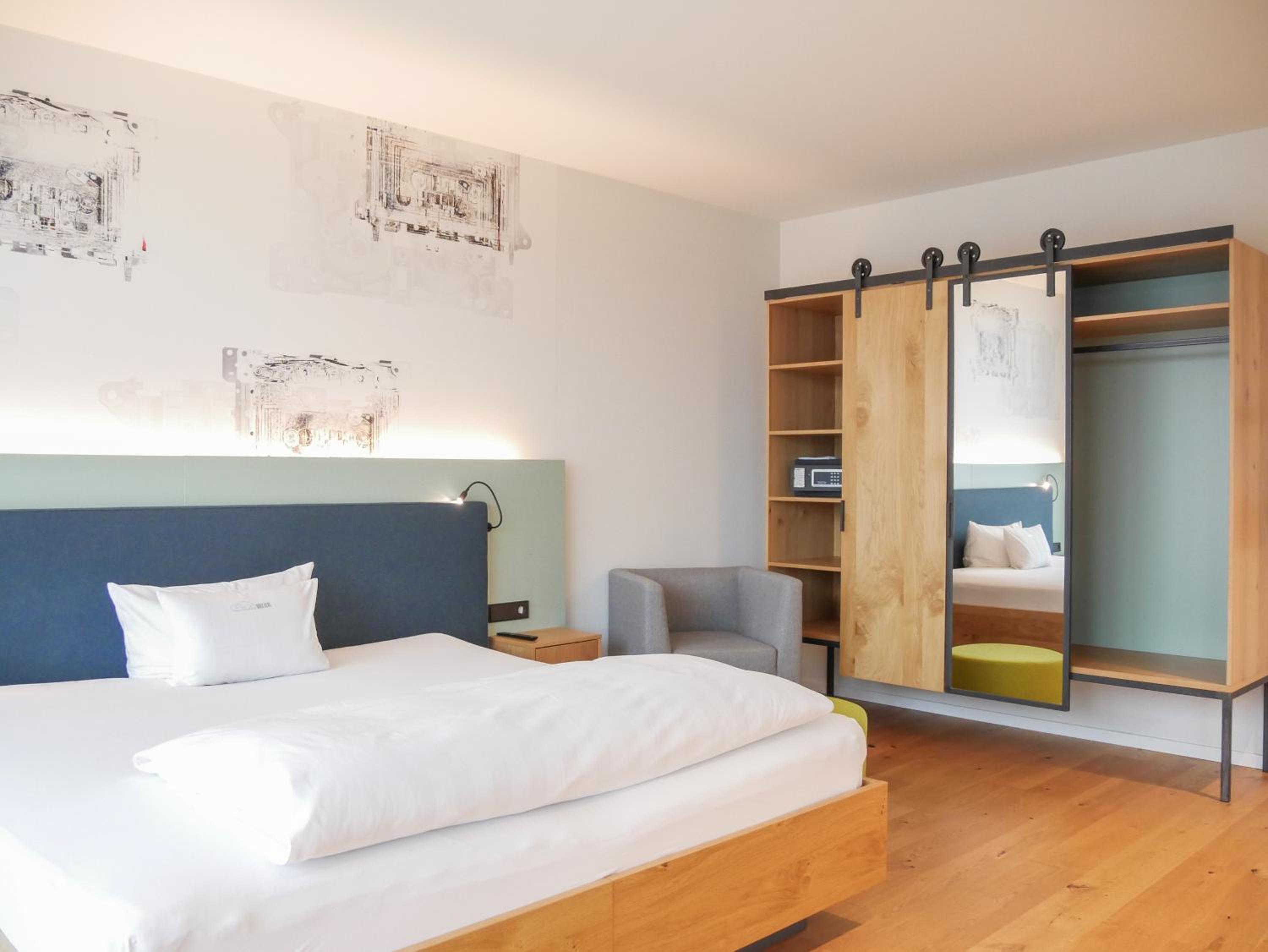 Deluxe Double or Twin Room with Balcony photo 3
