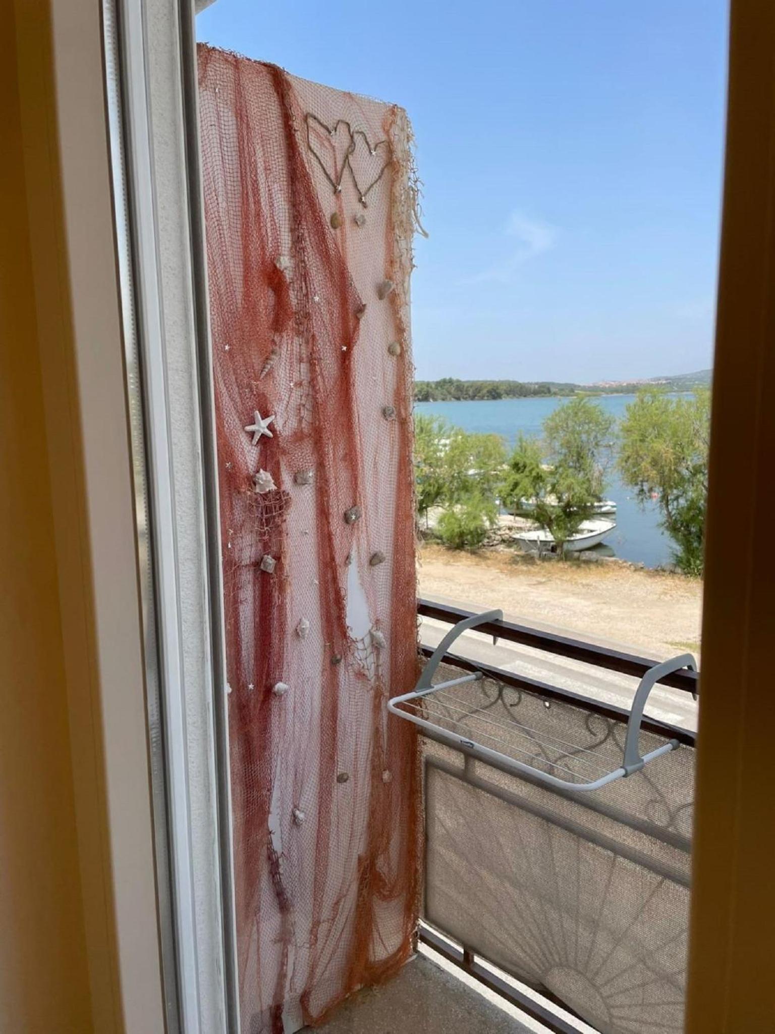 One Bedroom Apartment with Balcony and Sea View - Photo 10