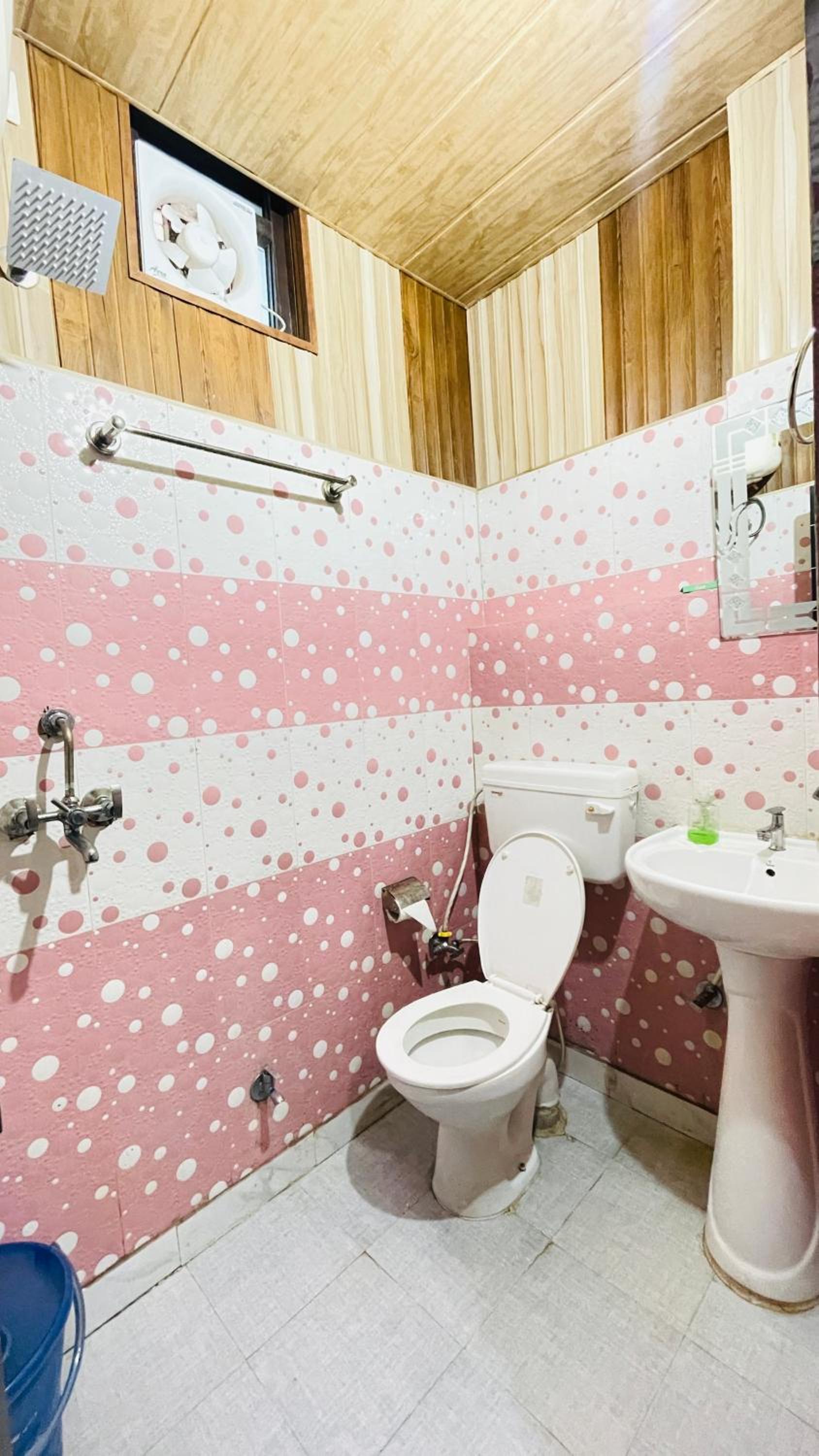 Budget Double Room photo 2