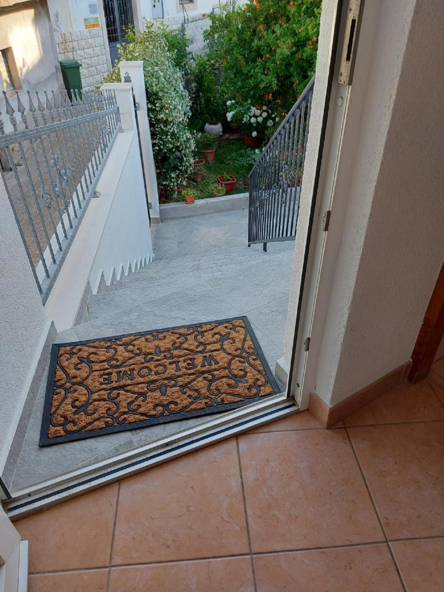 One Bedroom Apartment with Balcony and Sea View - Photo 11