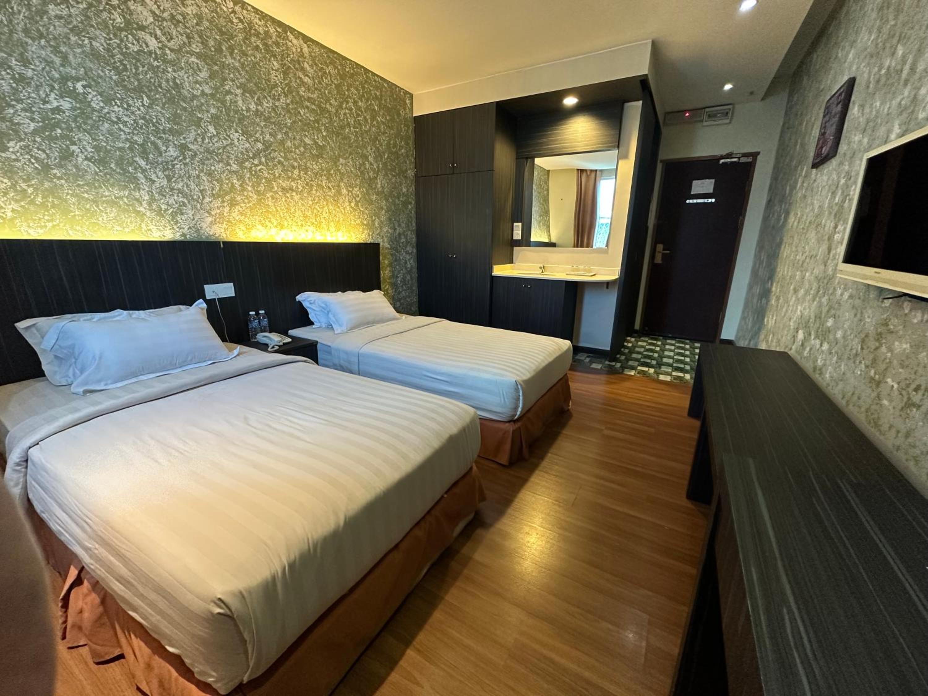Deluxe Double or Twin Room photo 3