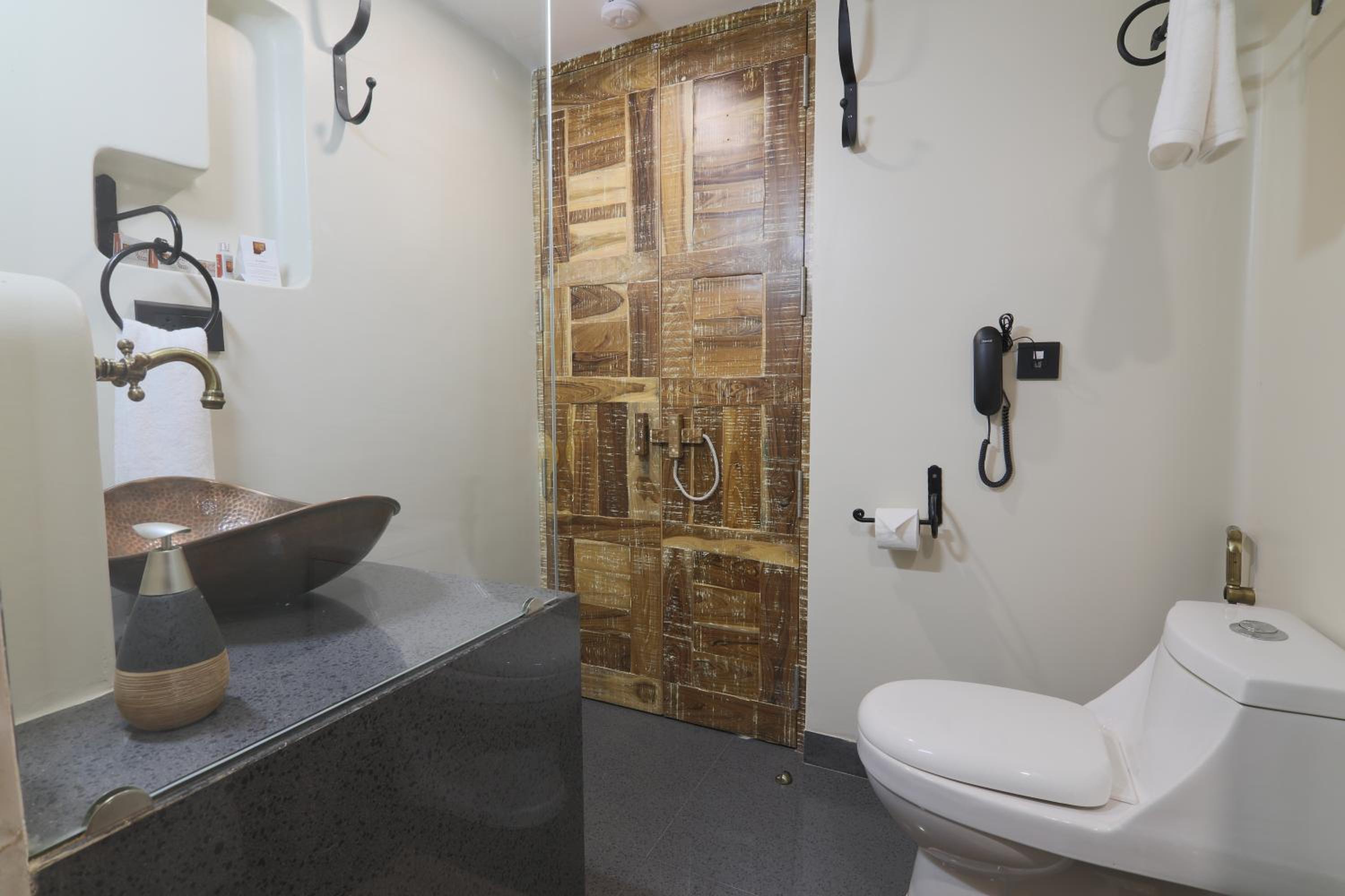 Premium Room with Balcony - Happy Hours with 2+1 offer on Beverages ( 4 to 7pm only) - Photo 3