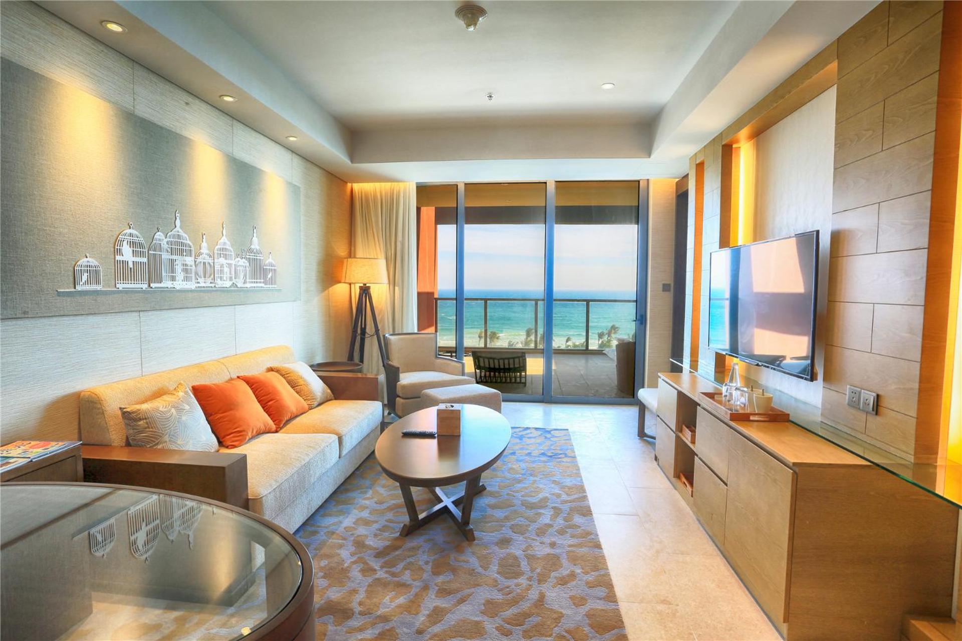 One-Bedroom King Suite - North Tower photo 2