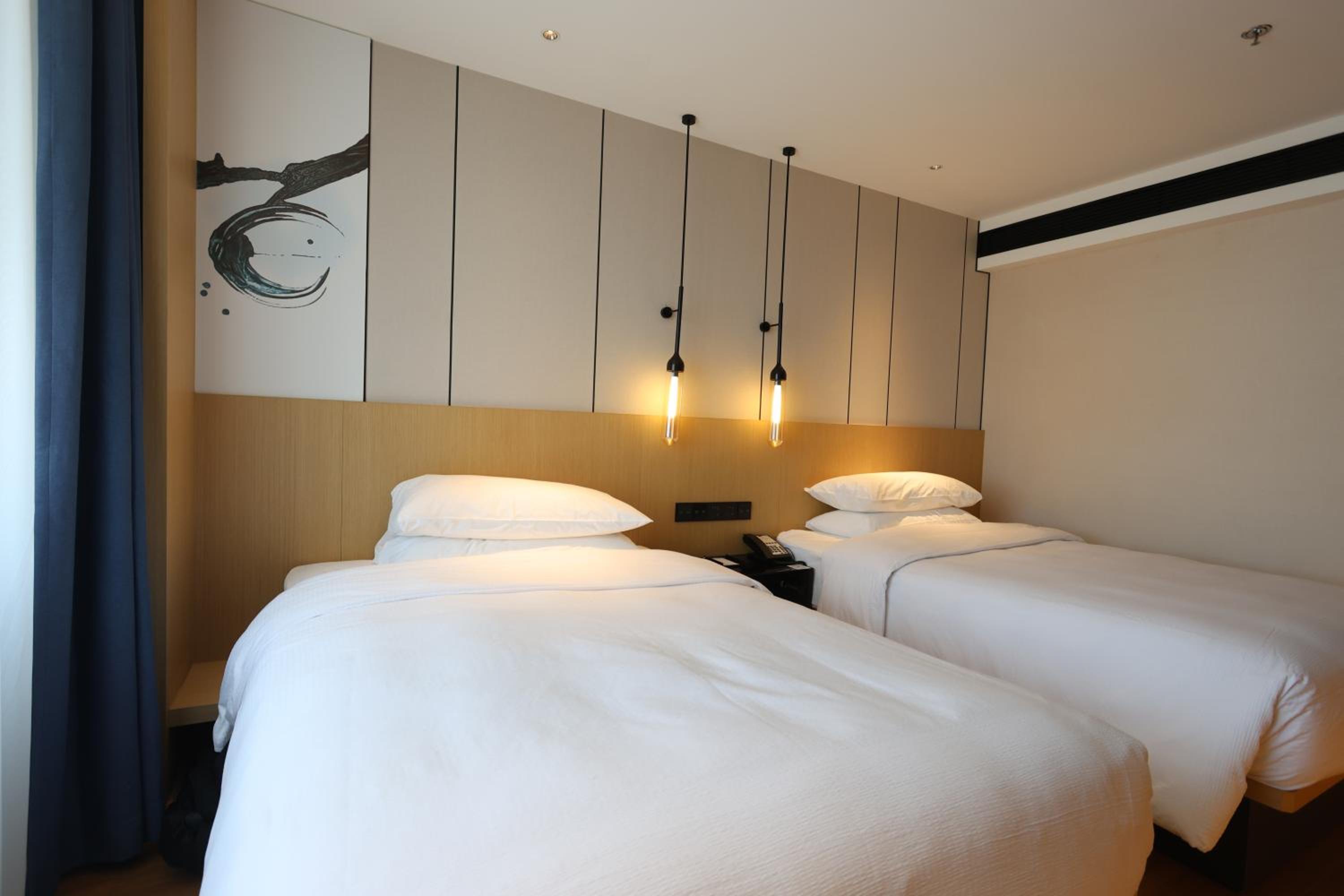 Standard Twin Room photo 2
