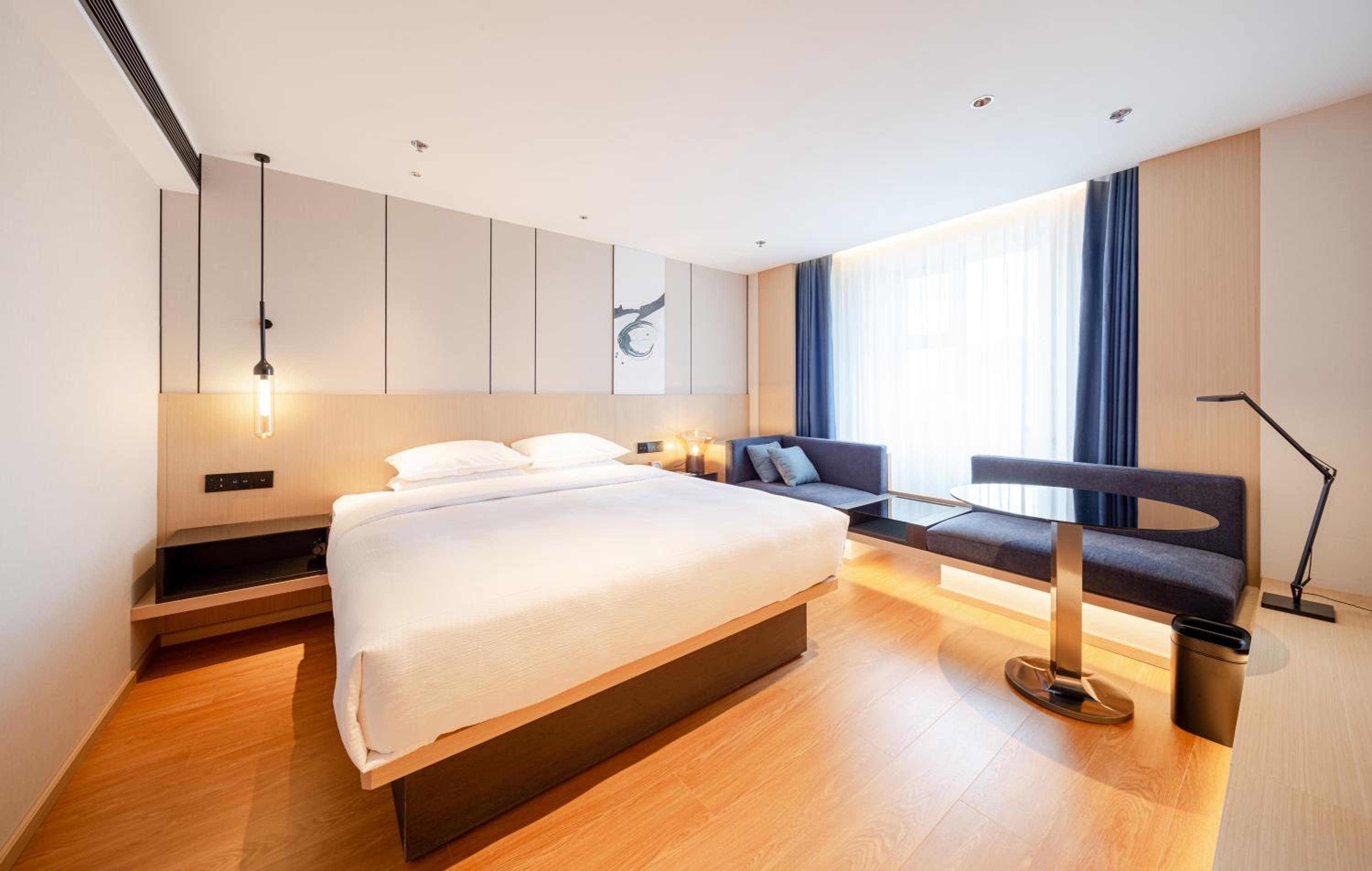 Premier King Room photo 3