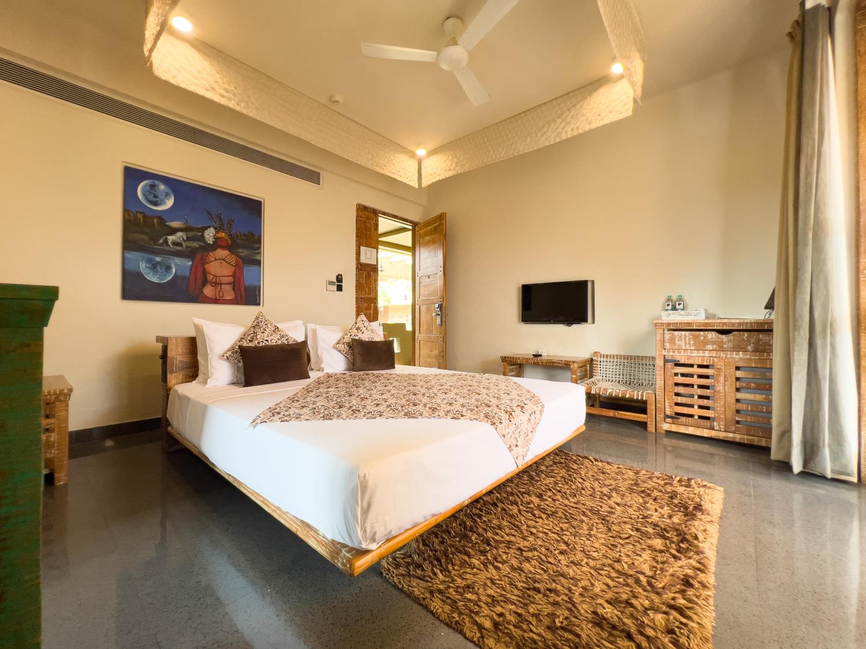 Family Suite with Jacuzzi and Deck - Happy Hours with 2+1 offer on Beverages ( 4 to 7pm only)