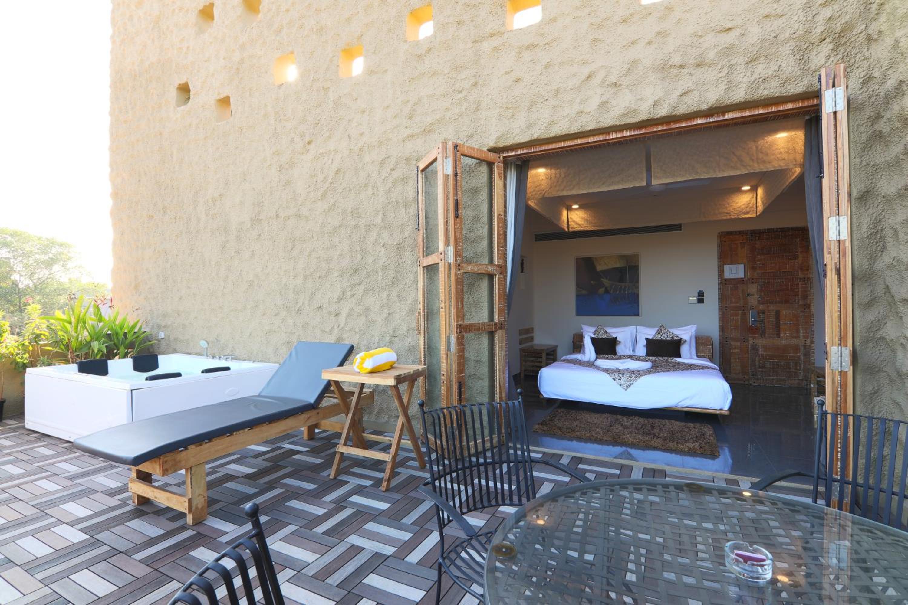Family Suite with Jacuzzi and Deck - Happy Hours with 2+1 offer on Beverages ( 4 to 7pm only) Family Suite with Jacuzzi and Deck - Happy Hours with 2+1 offer on Beverages ( 4 to 7pm only)
