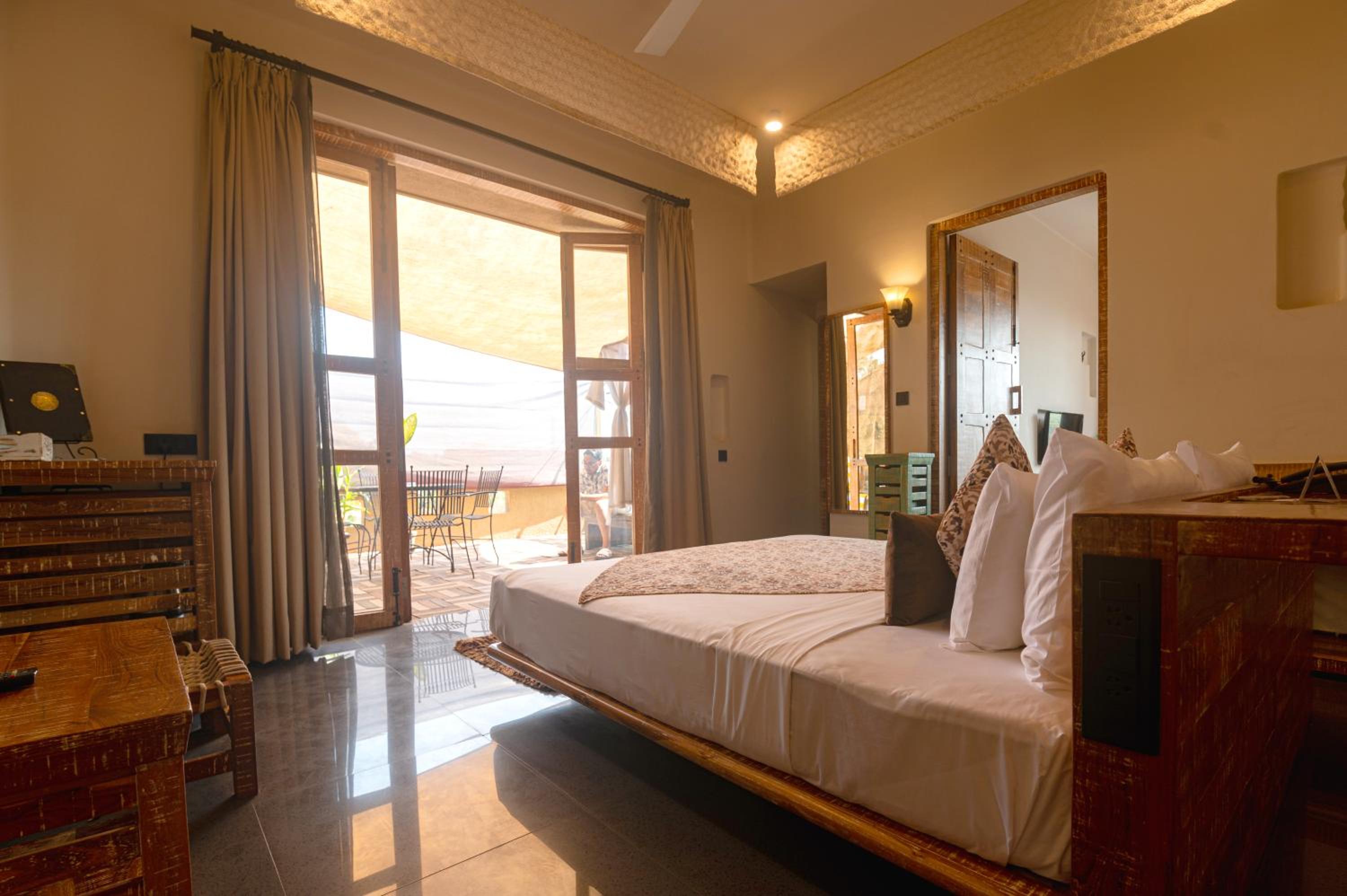 Family Suite with Jacuzzi and Deck - Happy Hours with 2+1 offer on Beverages ( 4 to 7pm only) Family Suite with Jacuzzi and Deck - Happy Hours with 2+1 offer on Beverages ( 4 to 7pm only)