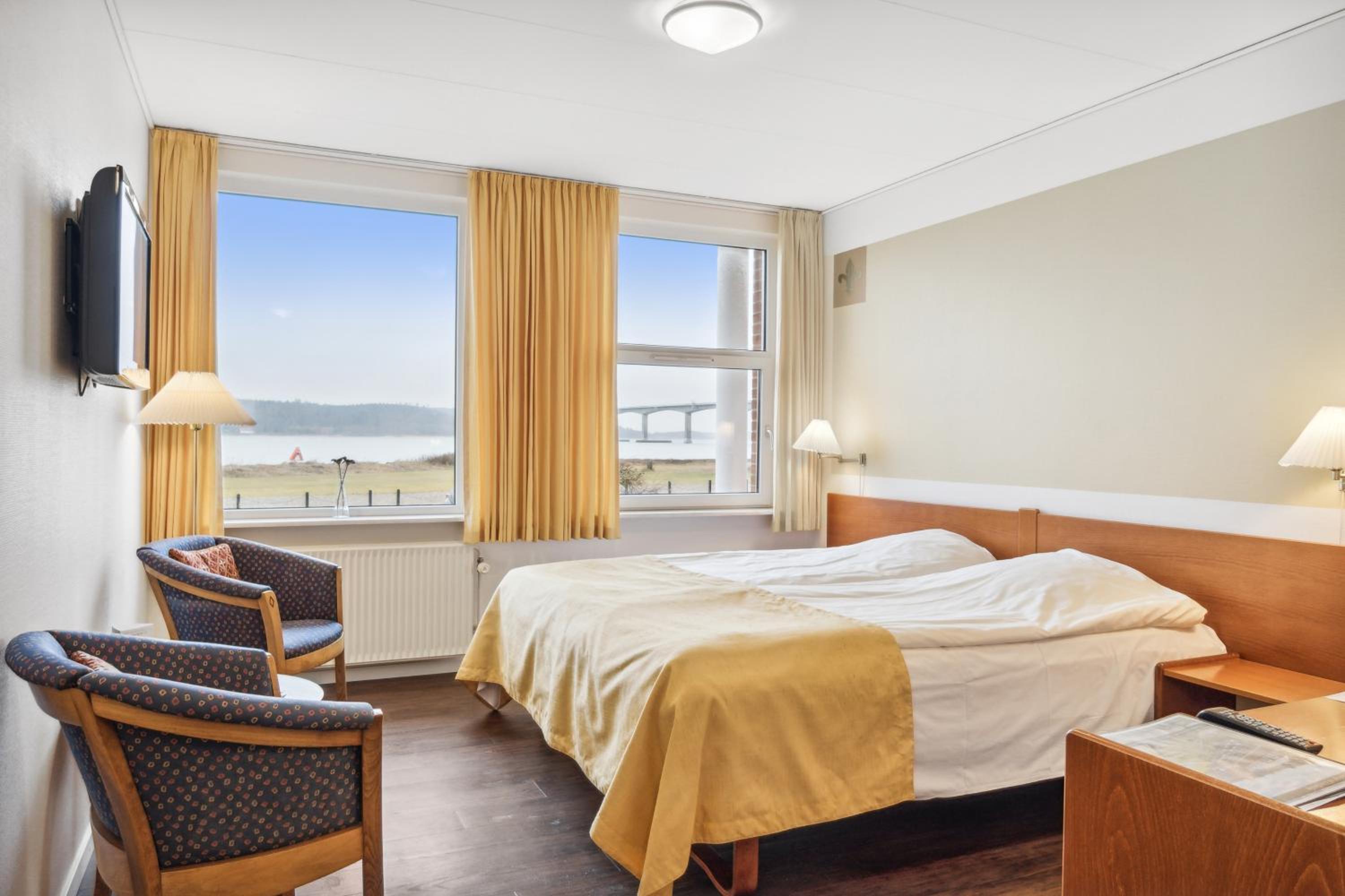 Double or Twin Room with Fjord View - Photo 1