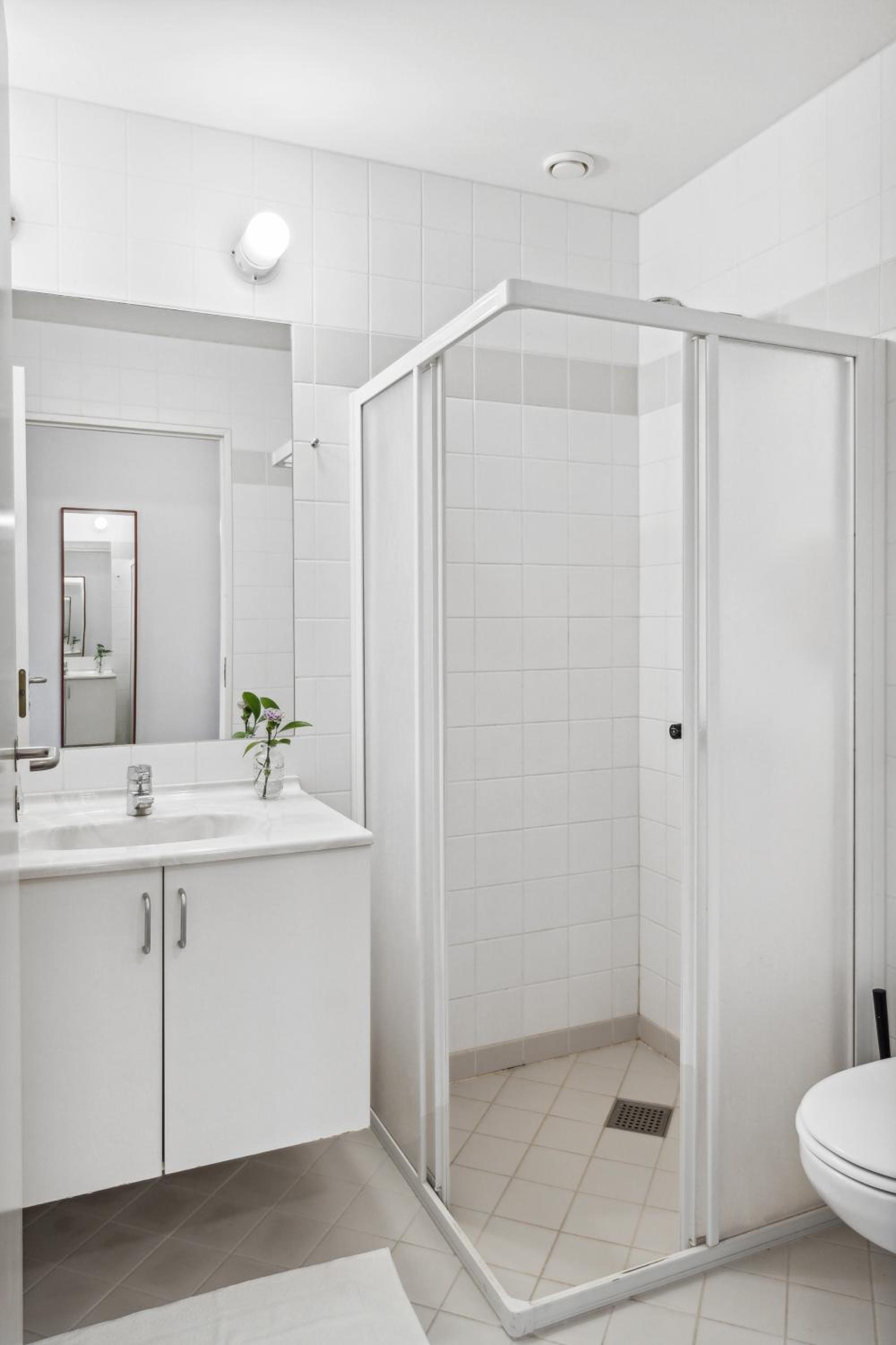 Double or Twin Room with Fjord View - Photo 4
