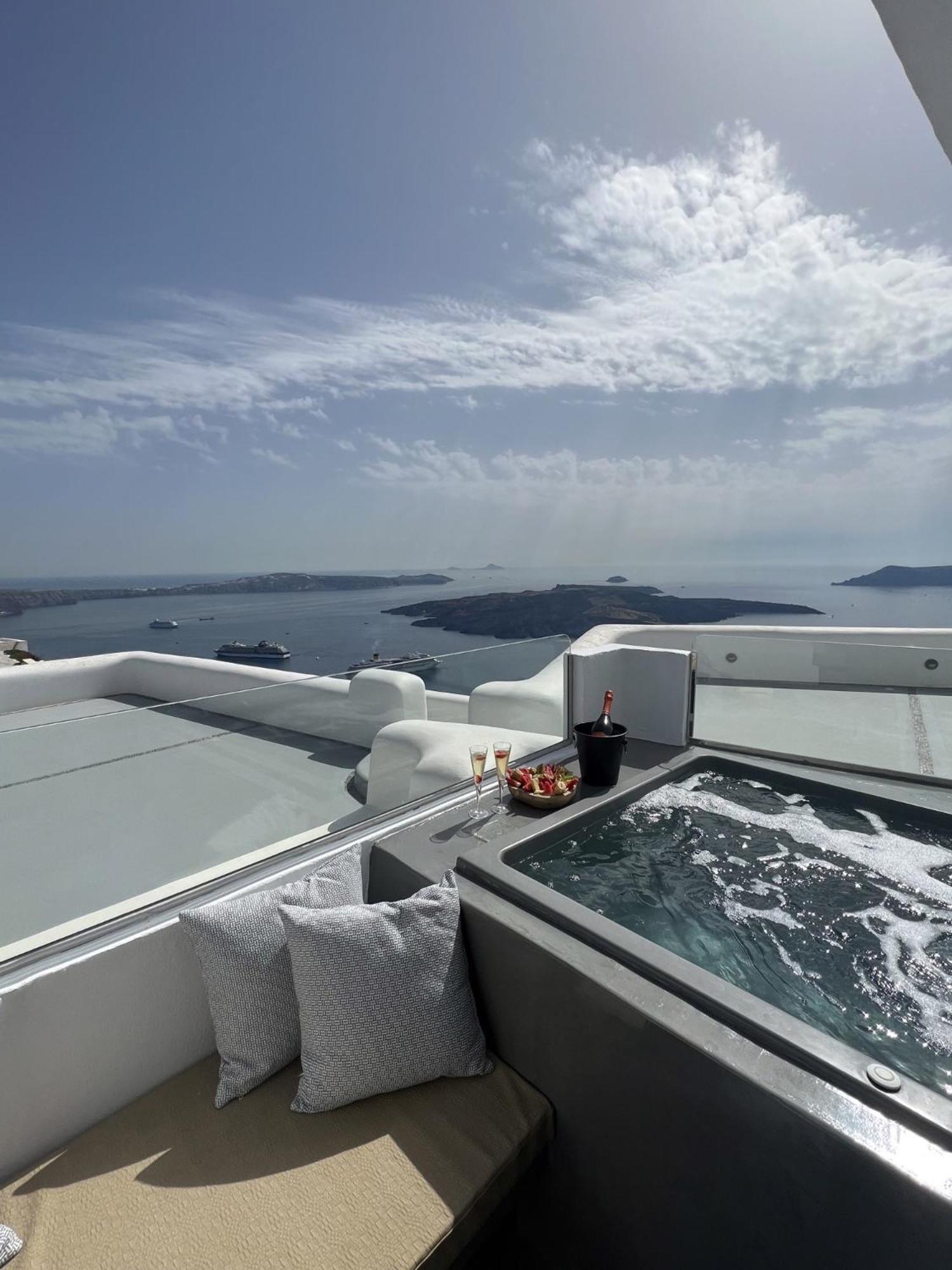 Superior Suite with private outdoor jetted tub and sea view - Photo 16