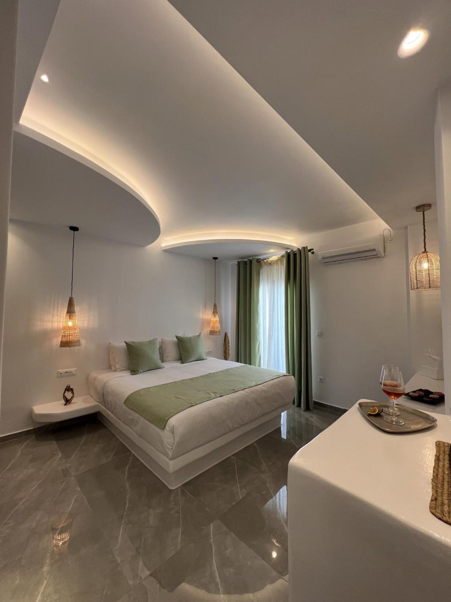 Superior Suite with private outdoor jetted tub and sea view - Photo 9