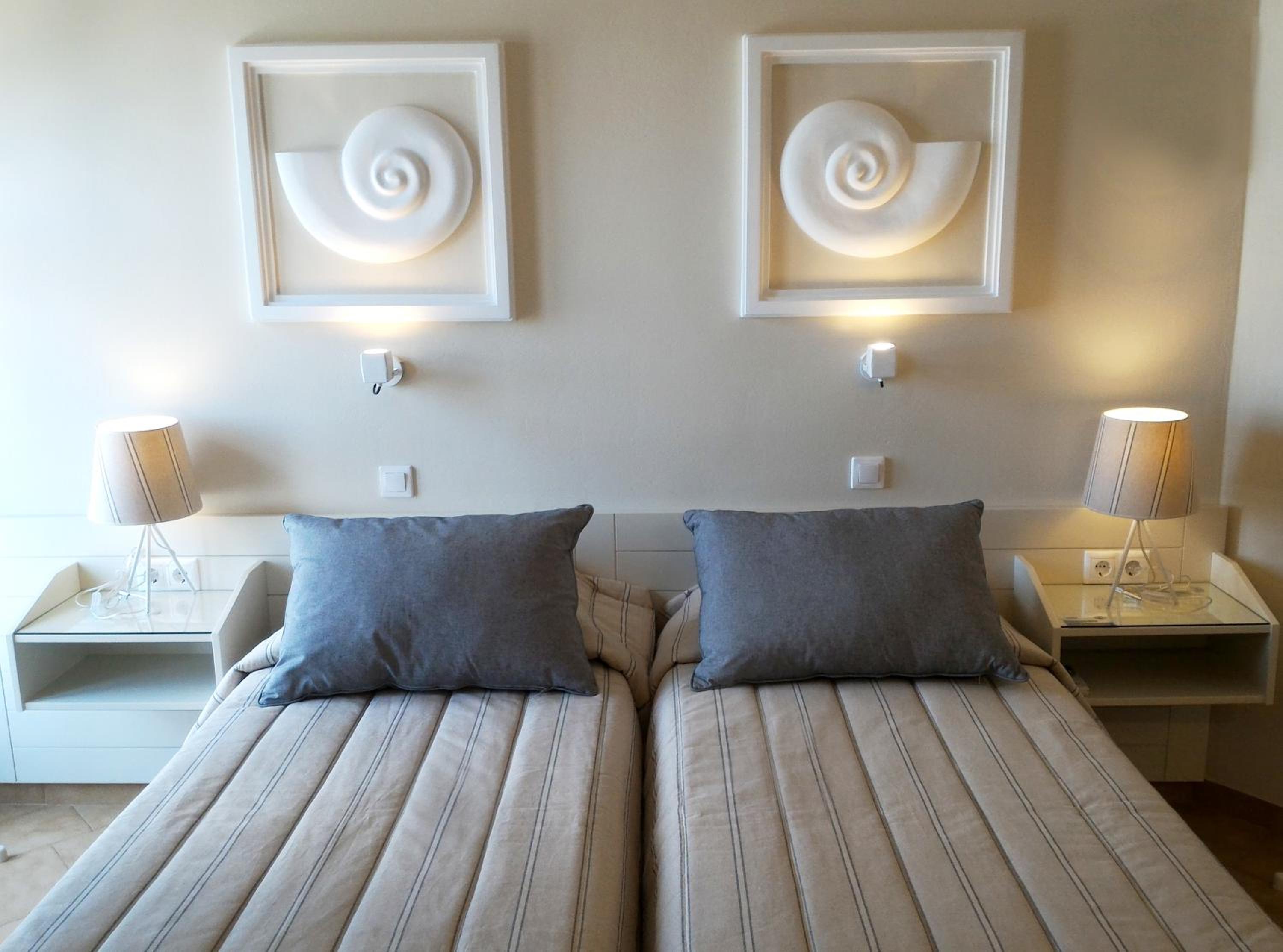 Standard Double or Twin Room with Sea View - Photo 11