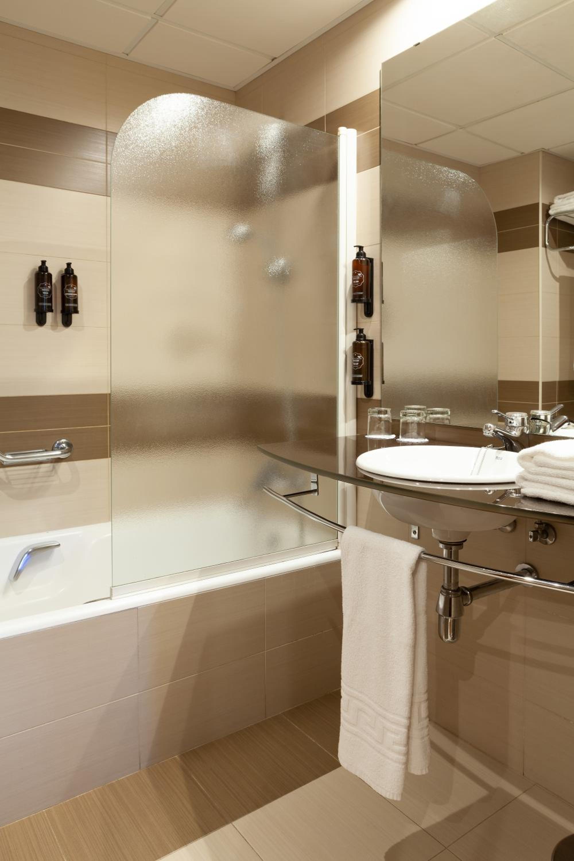 Double or Twin Room photo 3