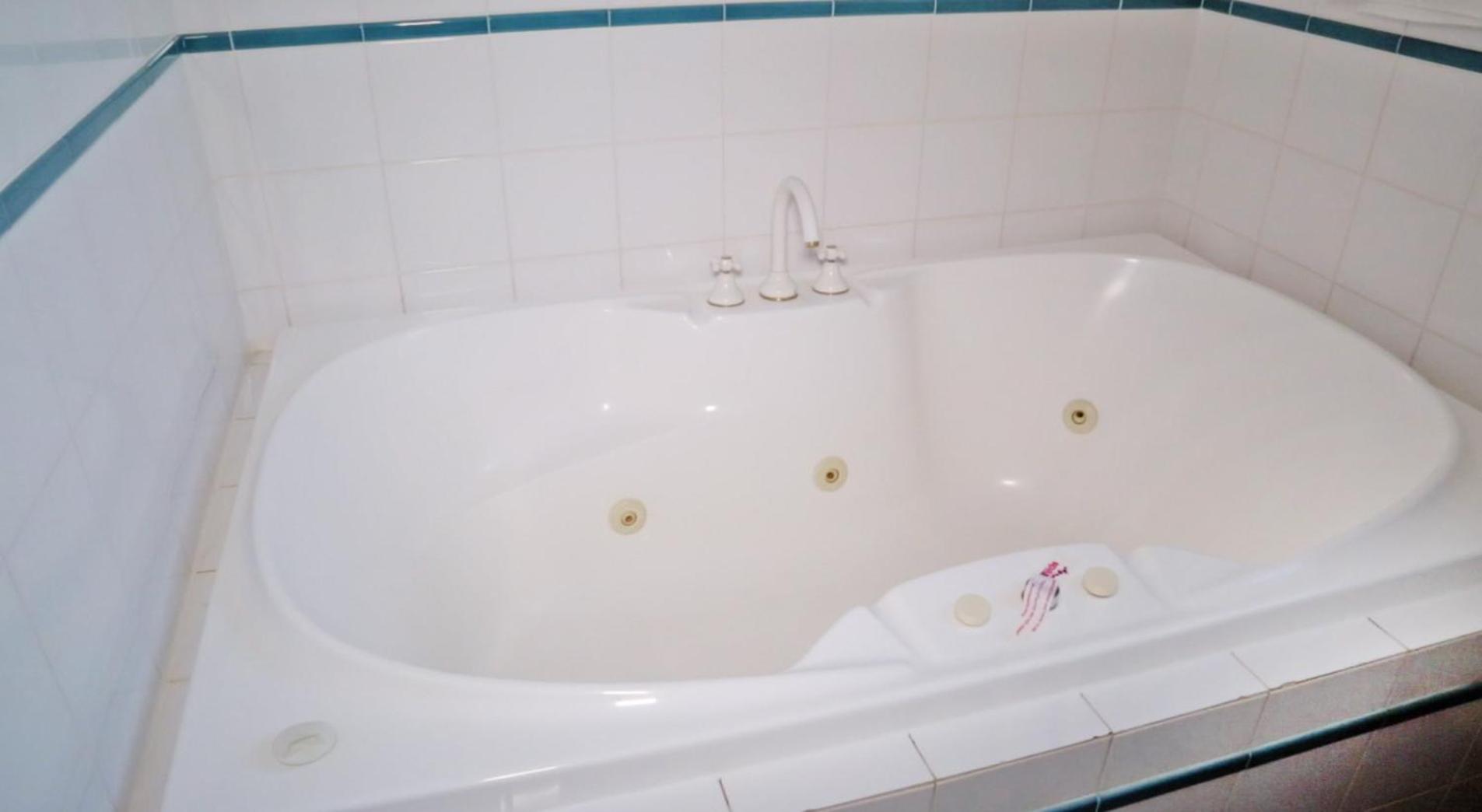 Executive Queen Suite with Spa Bath - Photo 3