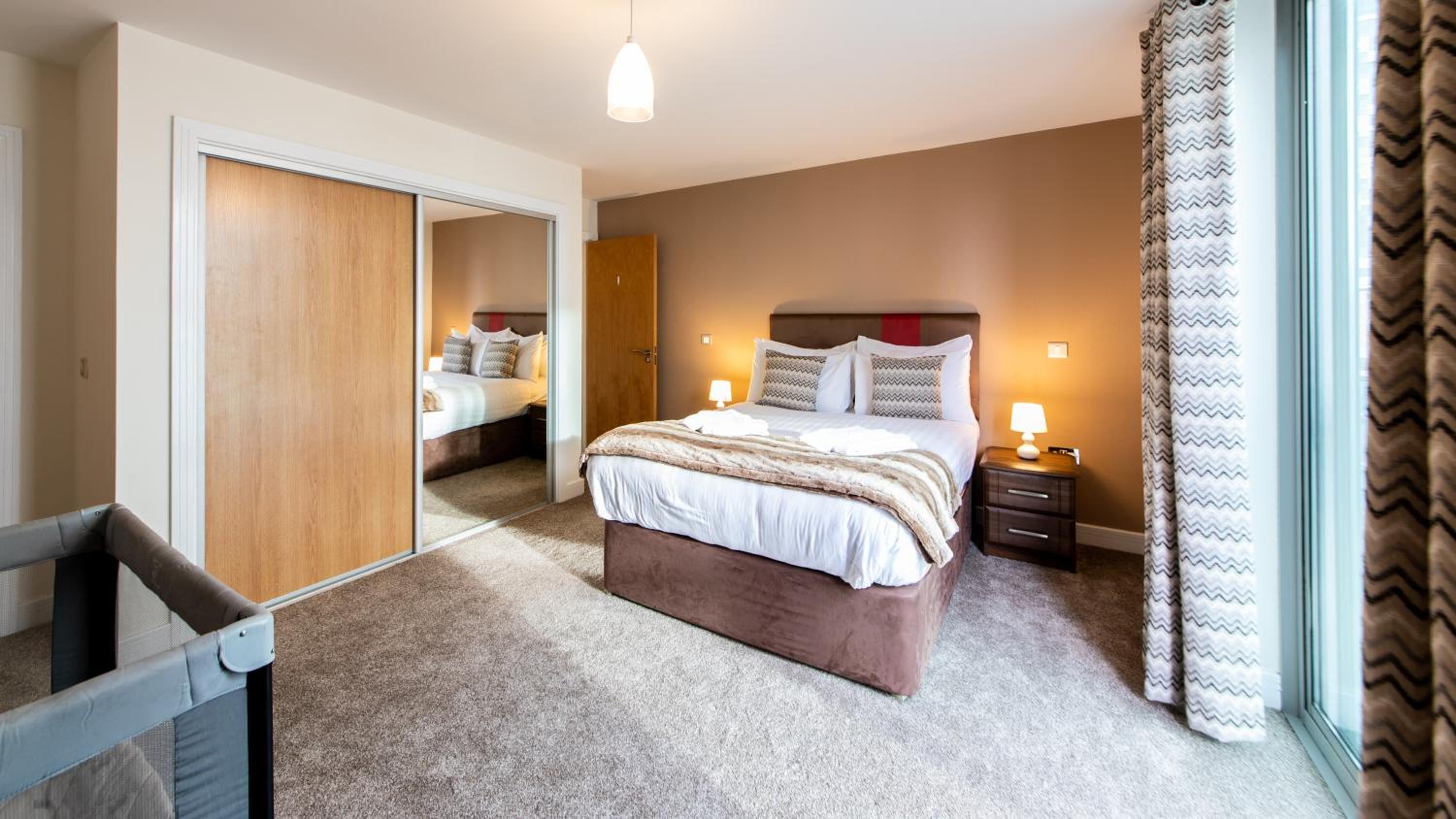 One-Bedroom Suite - Photo 2