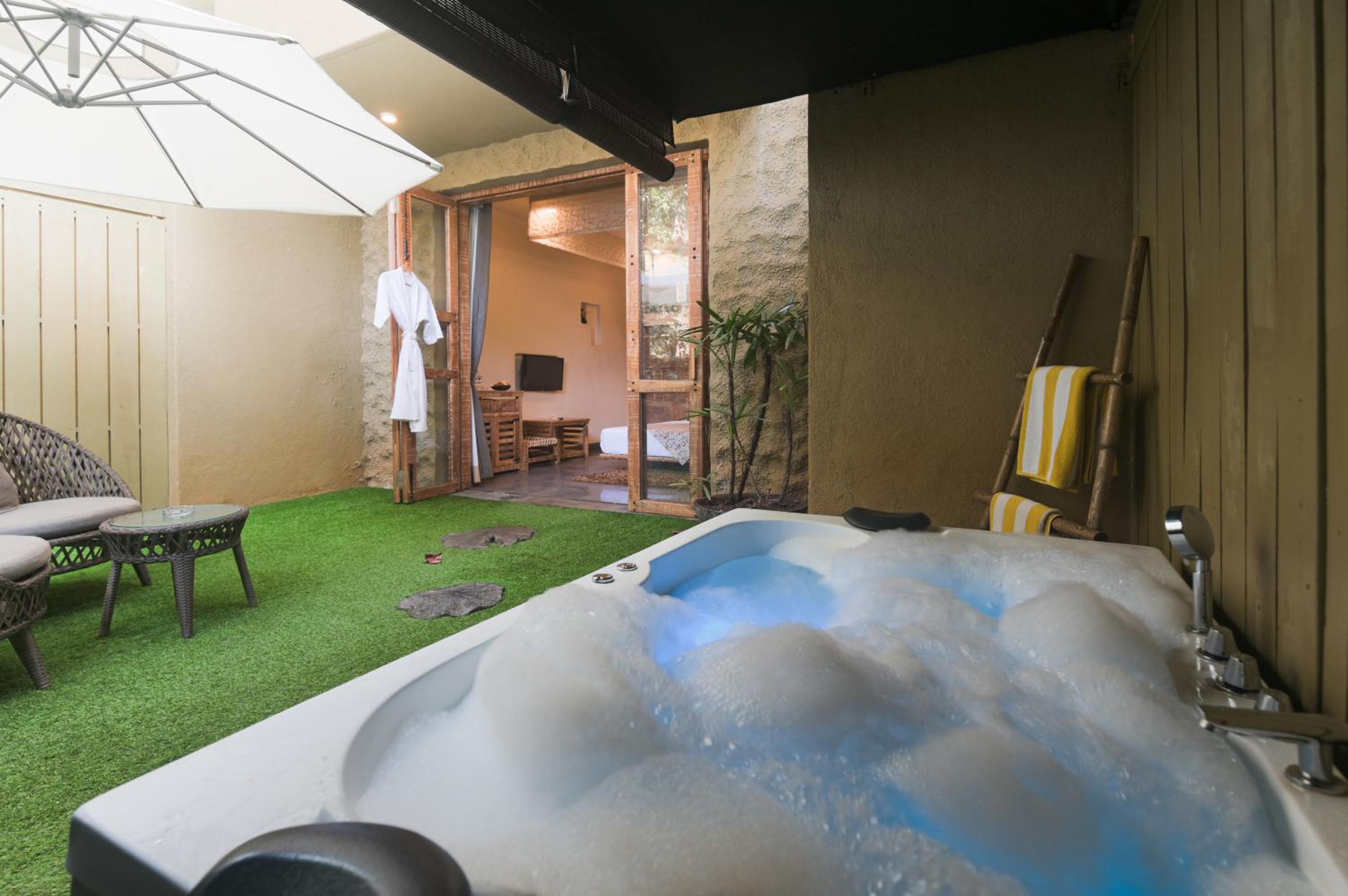 Junior Suite with jacuzzi - Happy Hours with 2+1 offer on Beverages ( 4 to 7pm only) - Photo 7