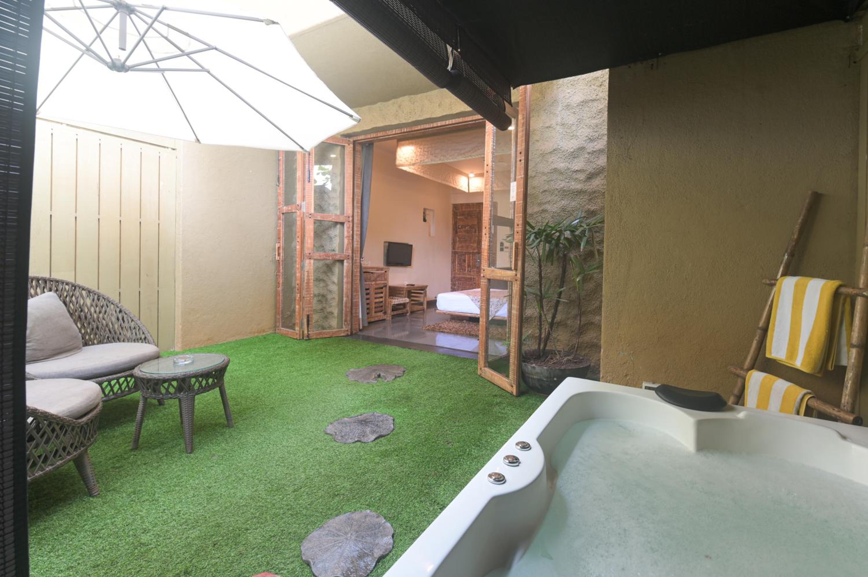 Junior Suite with jacuzzi - Happy Hours with 2+1 offer on Beverages ( 4 to 7pm only) - Photo 2